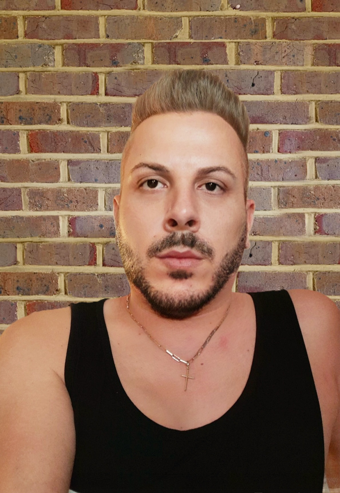 Bucuresti - Escorta Sexy - Barbat ACTIV usor versatil cu experienta in domeniu ofer clipe de tandrete ca parte activa si verstil domnilor dornici ce experiente noi cu un barbat cu experienta ce-ti poate pune la dispozitie clipe unice relax.  Disponibil mai mult in timul zile, programarea se face cu o ora inainte, nu raspund la mesaje
