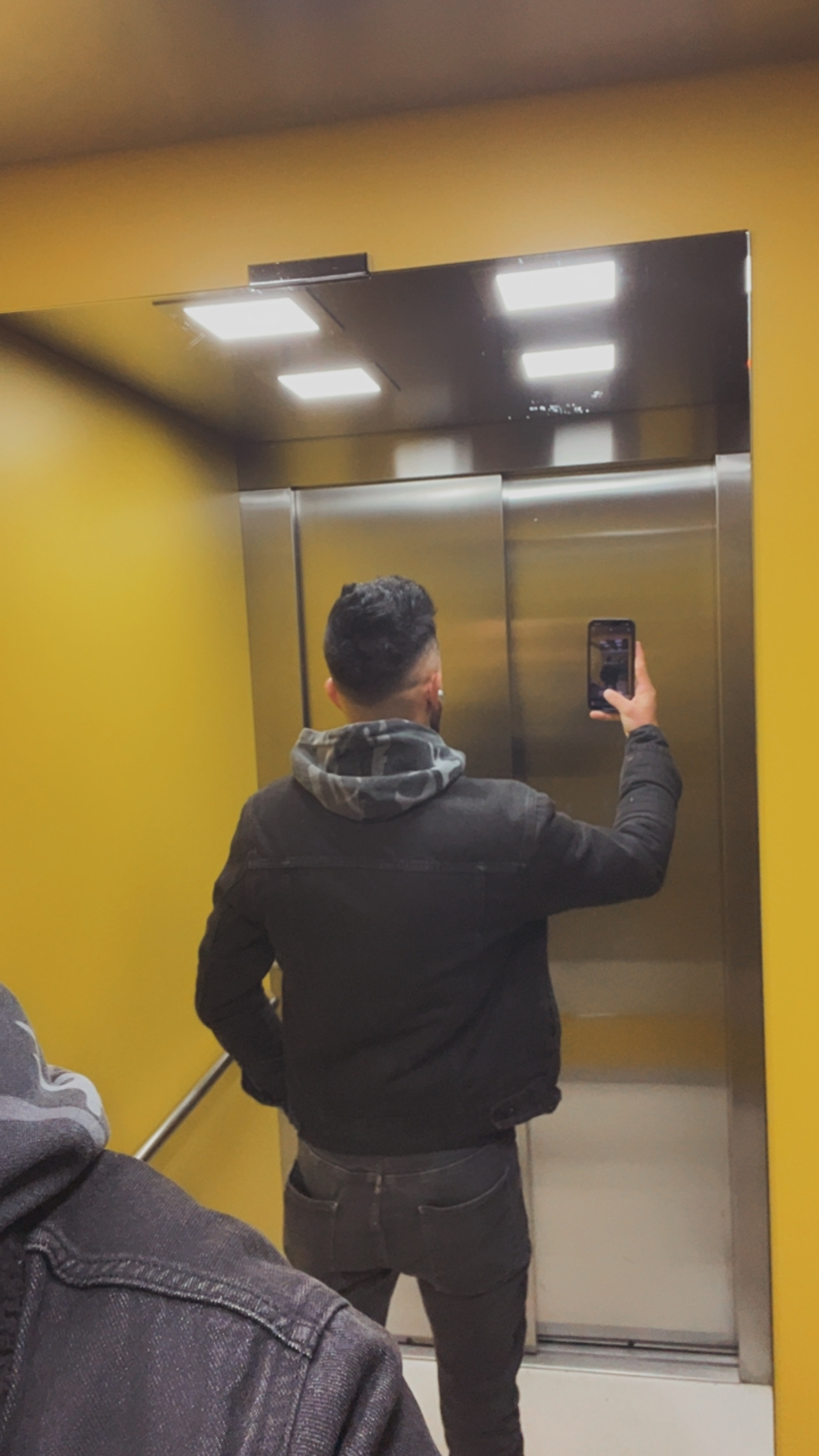 Bucuresti - Escorta Sexy - Ai mai facut sxx cu un baiat tanar? Ai avut experienta in care nu ai uitat o nici azi ? Te-a facut sa te simti atat de bine incat ii mai scrii Vrei sa iti arat ce stiu? Cum ma desfasor in pat .  .  ? Am 26 de ani bucuresti baiat educat linistit Creativ spontan imi place sxxul pe bnni Pentru ca ma satisface Iti arat si videoclipuri sa vezi inainte cat de experimentat sunt cat talent am in pat Desigur videoclipuriile vin contra cost Eu sunt Cristi Prietenul meu Vlad Hai sa te invatam ce nu stii despre sxx