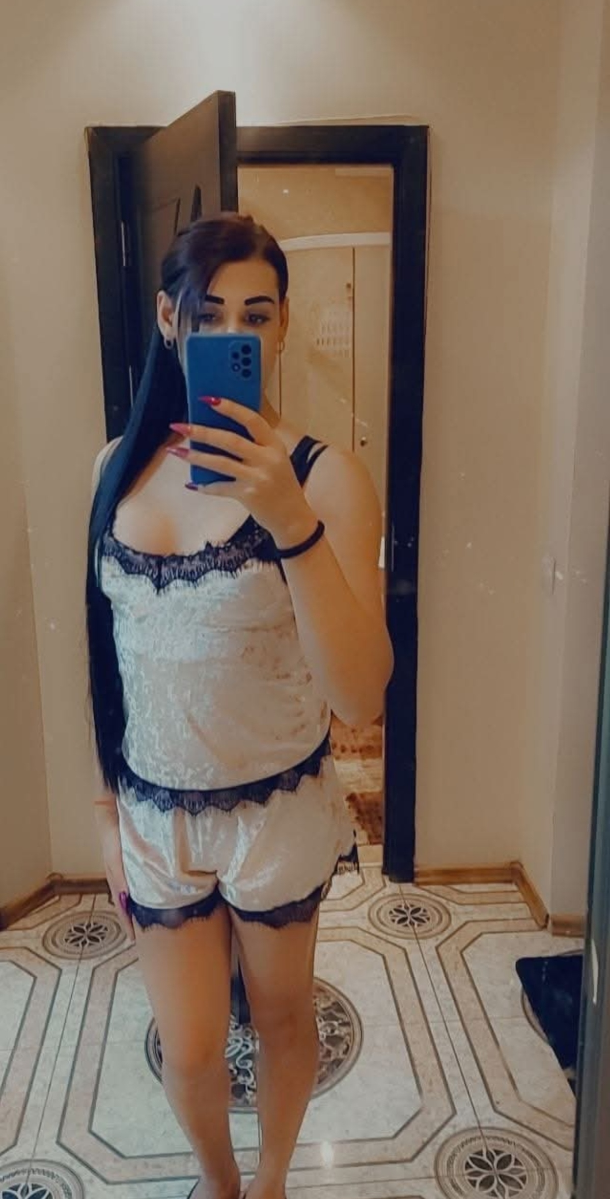 Bucuresti - Escorta Sexy - Escorta sexy si atenta la detalii te astept la mine domn serios sa-ti ofer cele mai bune servicii de companie, masaj de relaxare, body cu creme si uleiuri parfumate, esti un domn caruia ii place atmosfera atunci suna-ma, nu iti va parea rau.  Detalii la telefon. 