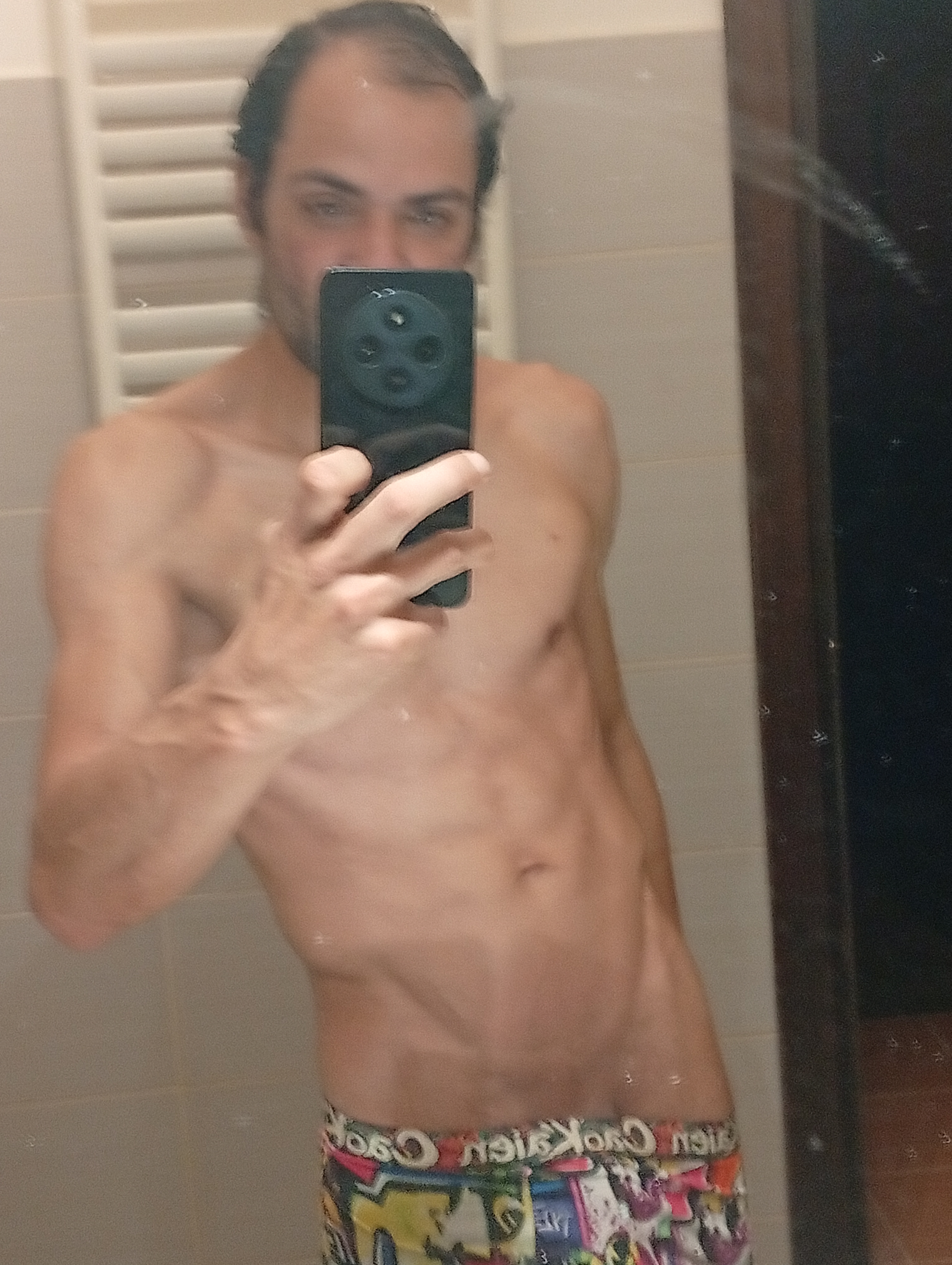Bucuresti - Escorta Sexy - Escorta senzuala iti pot oferi companie, masaj de relaxare, intr-o ambianta placuta, clipe linistite la domiciliul meu sau al tau.  Astept domni seriosi si manierati.  Detalii la telefon