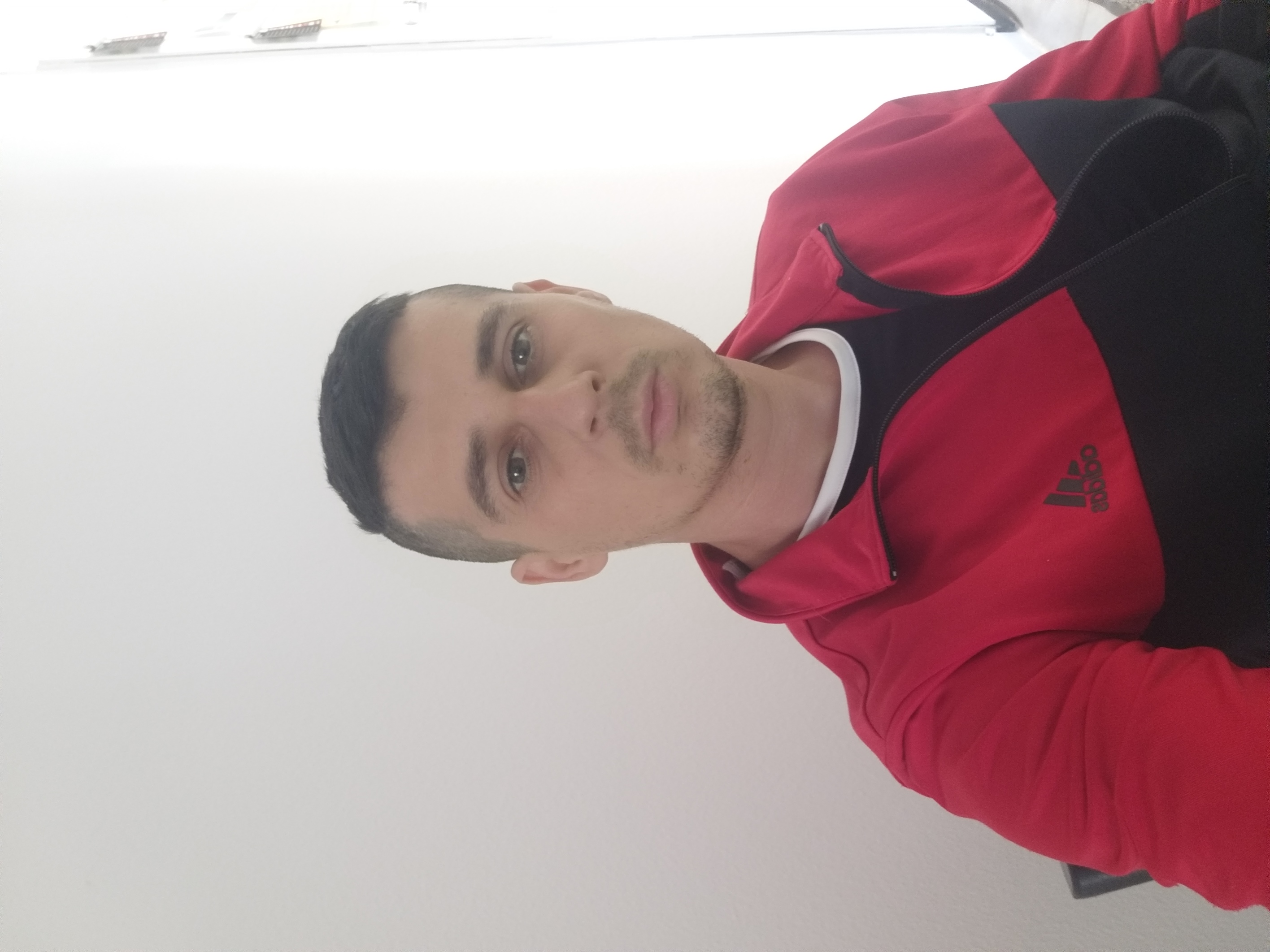 Escorte Sexy - Bucuresti - Buna fetelor sunt alex sunt singur sunt aici pentru a cunoaste o fata care isi doreste pe cineva si ii place de mine Sunt o persoana deschisă ofer totul caut o femeie puternică hotărâtă cu suflet mare te astept sa vorbim pe watshapp zi bună să ai /