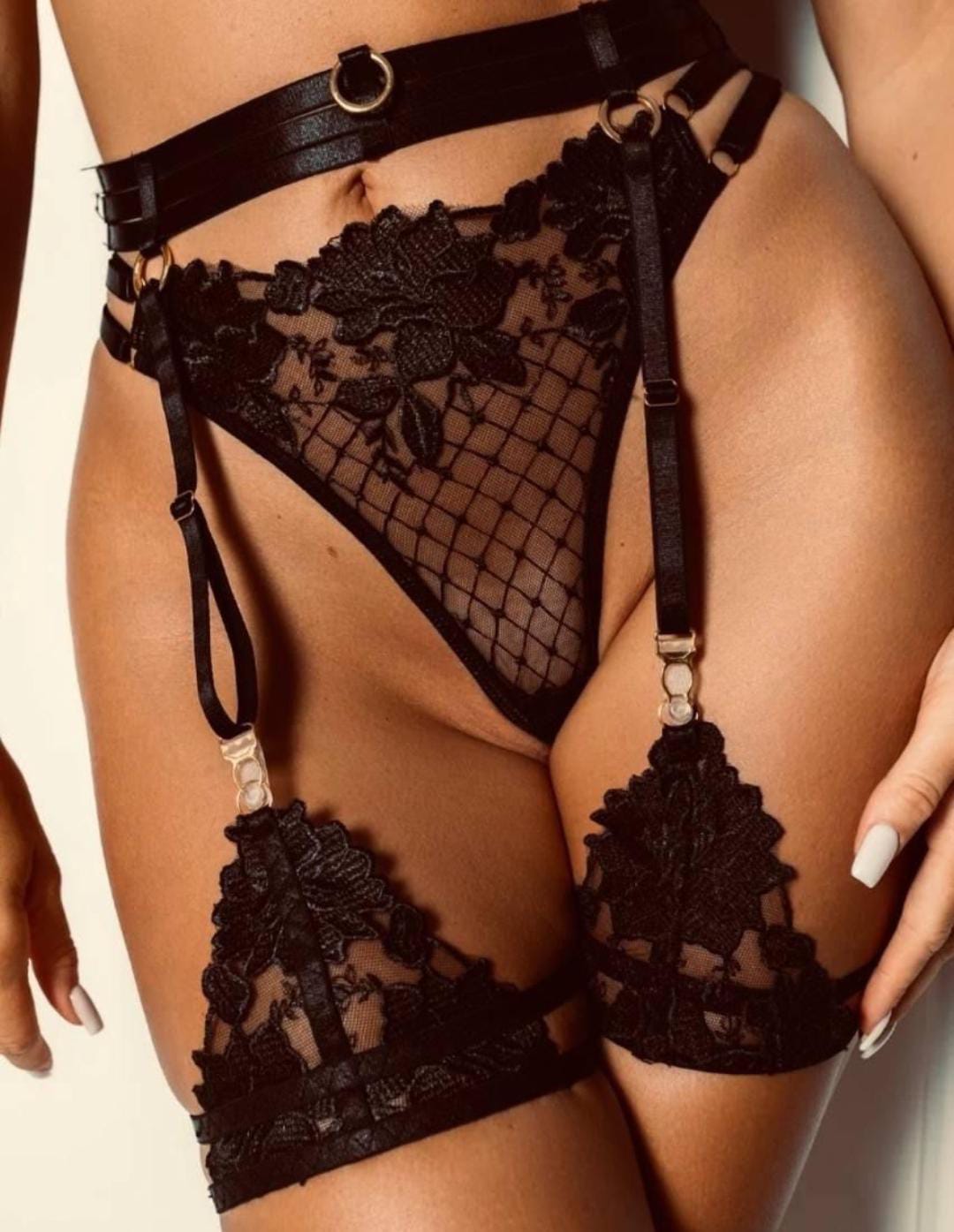 Escorte Sexy - Deziree.net - Gagicile misto de la Linia Fierbinte - DEZIREE - iti vor oferii de fiecare dată ceva uimitor.  Ele sunt pentru tine tot ceea ce tu ai nevoie.  Oferim bonusuri de care te poti bucura oricând.  Noi suntem formula perfectă pentru tine.  Tu contezi