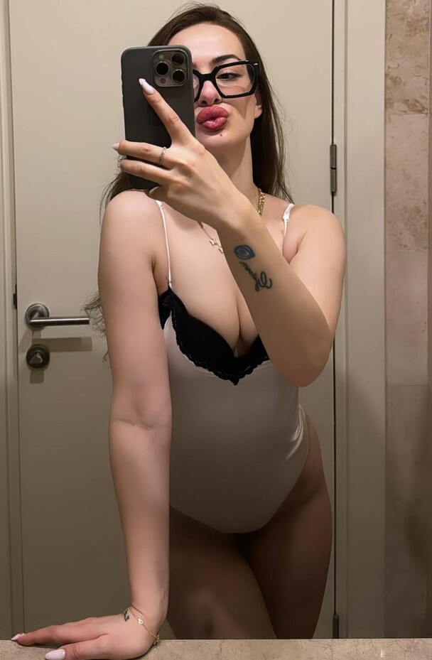 Escorte Sexy - Constanta Toata Tara - French kiss! Cu o imaginatie fierbinte, te voi incanta sau poate un show erotic te va excita, te las pe tine sa ma descoperi intr-un cadru intim si o atmosfera plina de senzualitate, erotism si calitate.  Te voi trata asa cum iti doresti, oral, anal, normal, fantezii.  Telefonul meu este 0906.  800.  817 (1, 9 eur/min+tva) sau ma poti gasi dk trimiti mesaj scris la nr de telefon 1533 (1, 5 eur/sms+tva) daca trimiti textul IULIA, numele meu, si eu iti voi raspunde personal.  Exclusiv adultilor!
