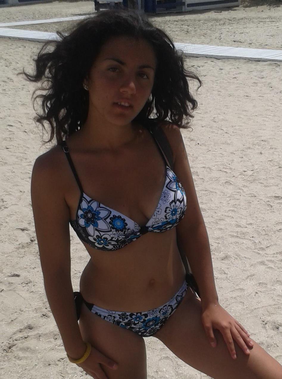 Escorta Sex - Escorta senzuala iti pot oferi companie, masaj de relaxare, intr-o ambianta placuta, clipe linistite la domiciliul tau sau hotel.  Astept domni seriosi si manierati.  Detalii la telefon - Telefon: 0765652286 