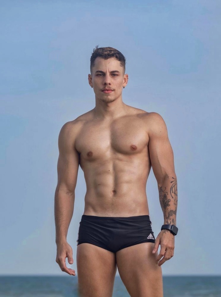 Escorte Sexy - Bucuresti - Vip ESC 
Facem un film? 
Pentru O ora cu mine e nevoie sa platesti 
Pentru videoclipurii xxx .  .  la fel 
Show sse.  x nebun pe camera? 
Stau singur , te astept la mine ?