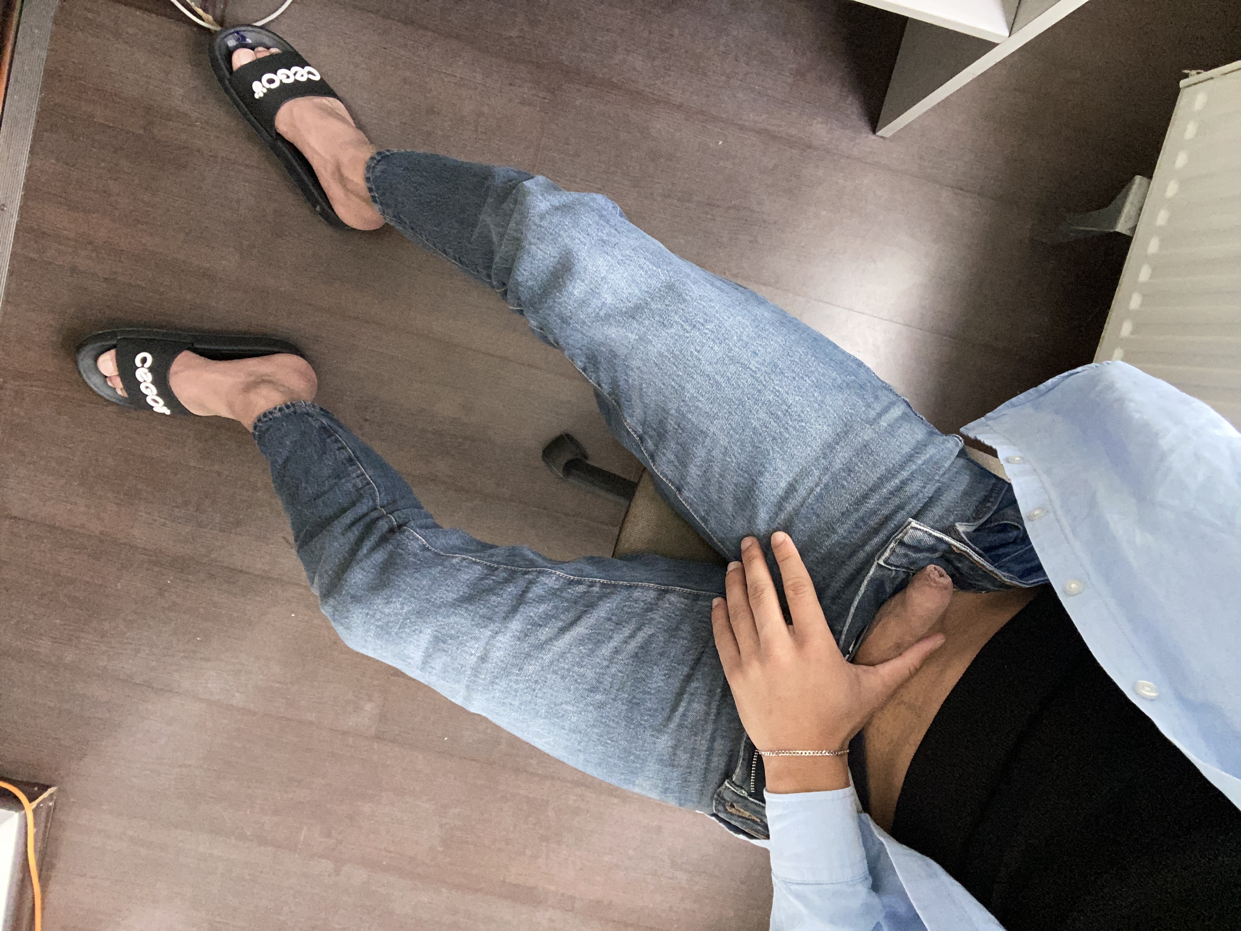 Bucuresti - Escorta Sexy - Escorta senzuala iti pot oferi companie, masaj de relaxare, intr-o ambianta placuta, clipe linistite la domiciliul meu sau al tau.  Astept domni seriosi si manierati.  Detalii la telefon