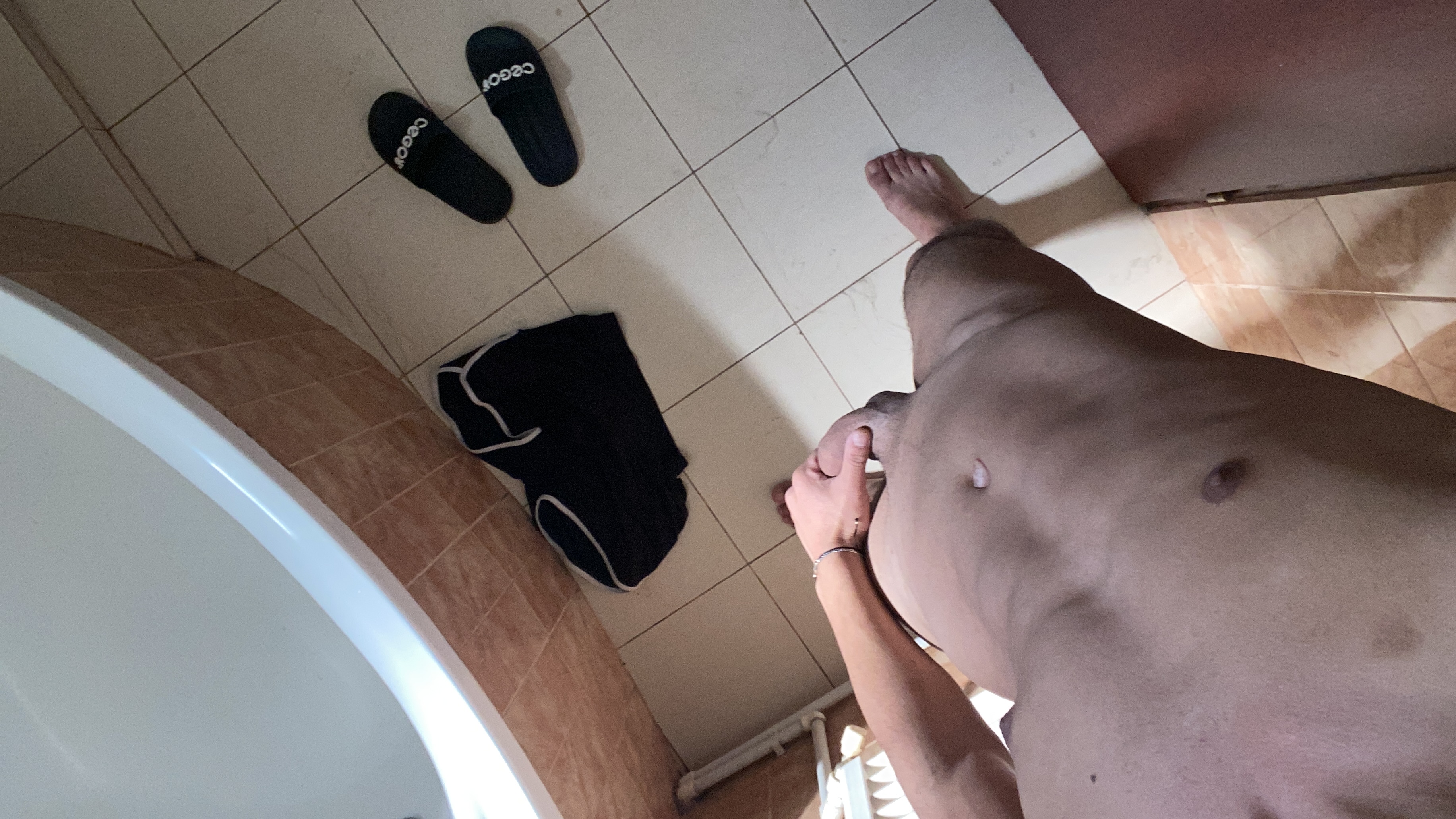 Bucuresti - Escorta Sexy - Escorta senzuala iti pot oferi companie, masaj de relaxare, intr-o ambianta placuta, clipe linistite la domiciliul meu sau al tau.  Astept domni seriosi si manierati.  Detalii la telefon