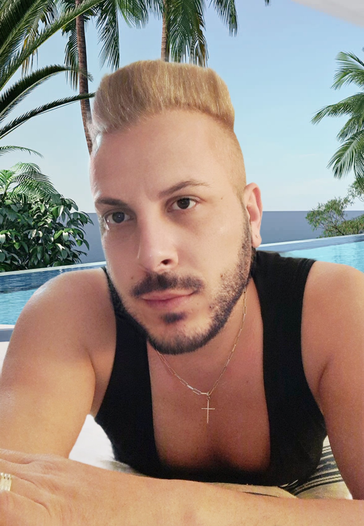 Bucuresti - Escorta Sexy - Barbat ACTIV usor versatil cu experienta in domeniu ofer clipe de tandrete ca parte activa si verstil domnilor dornici ce experiente noi cu un barbat cu experienta ce-ti poate pune la dispozitie clipe unice relax.  Disponibil mai mult in timul zile, programarea se face cu o ora inainte, nu raspund la mesaje