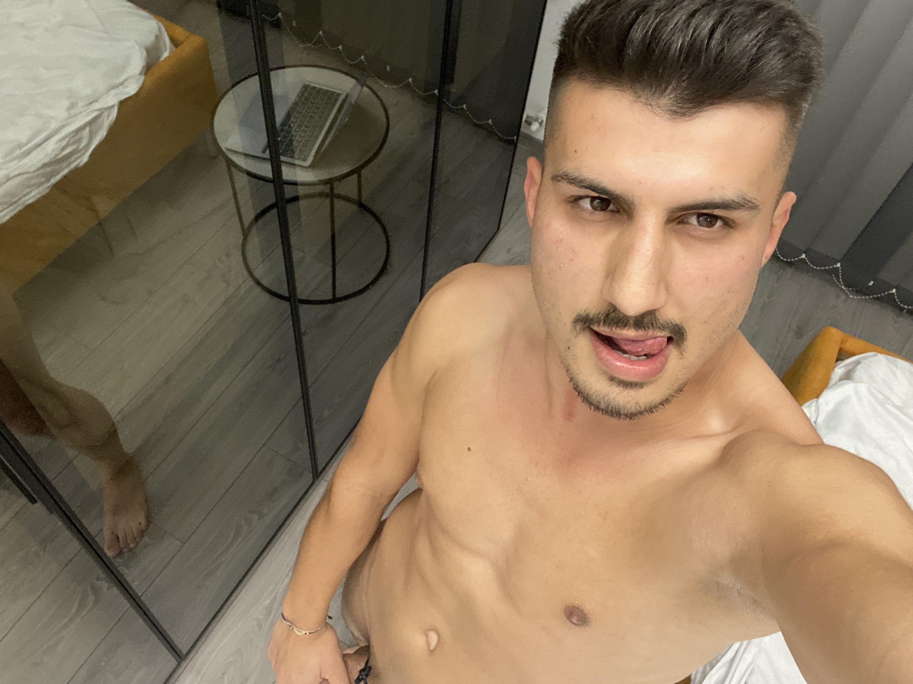 Escorte Sexy - Bucuresti - Escorta senzuala iti pot oferi companie, masaj de relaxare, intr-o ambianta placuta, clipe linistite la domiciliul meu sau al tau.  Astept domni seriosi si manierati.  Detalii la telefon
