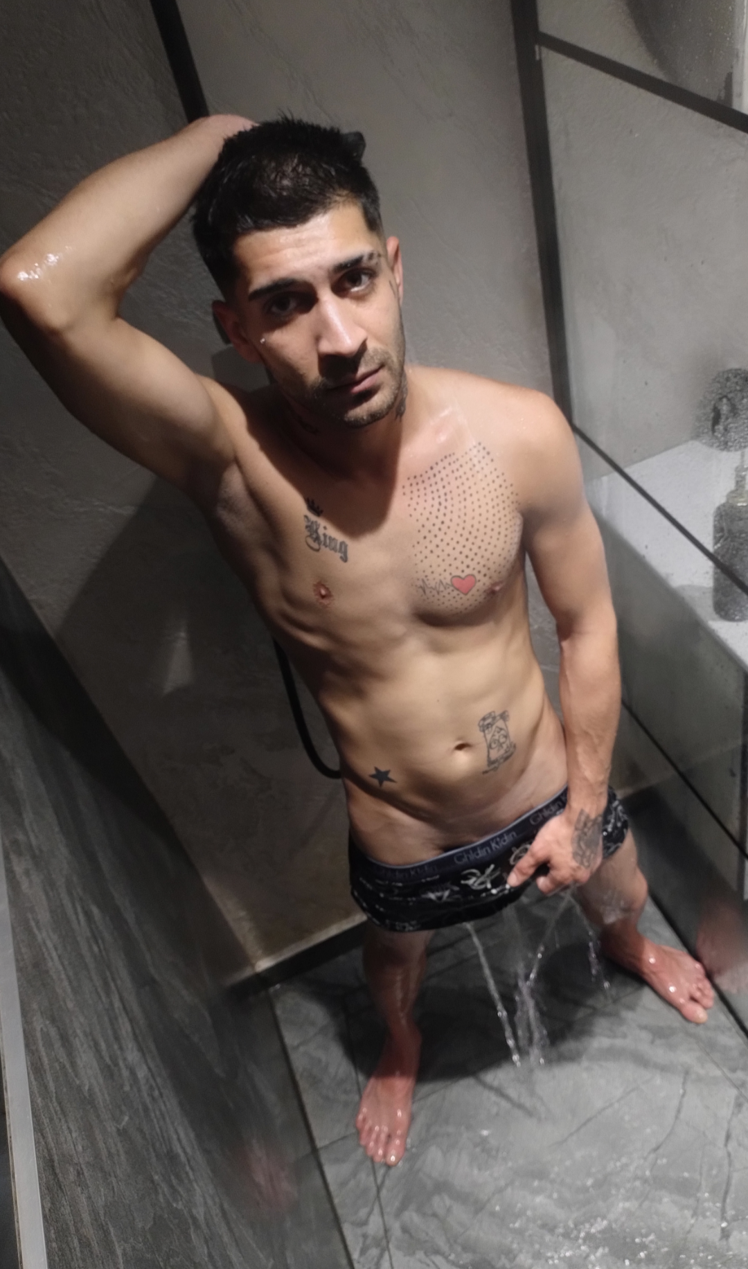 Bucuresti - Escorta Sexy - Escorta senzuala iti pot oferi companie, masaj de relaxare, intr-o ambianta placuta, clipe linistite la domiciliul meu sau al tau.  Astept domni seriosi si manierati.  Detalii la telefon