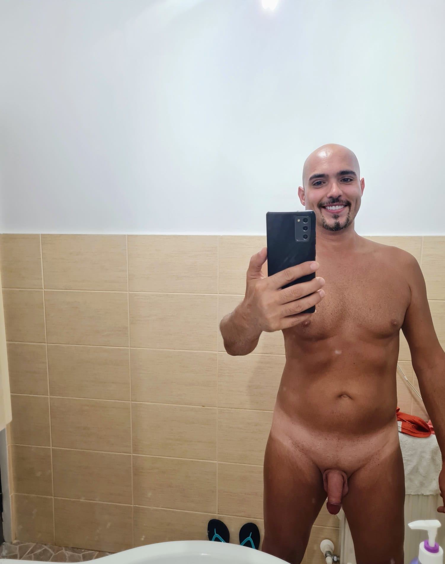 Escorte Sexy - București - Caut hookup cu domni pentru distrac?ie