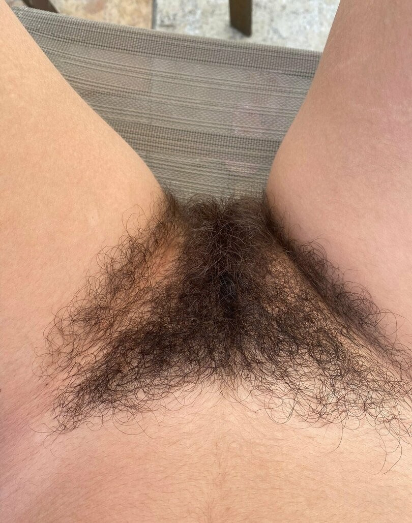 Escorte Sexy - Brasov Toata Tara - Cu floci sau epilata total? Sunt naturala si focoasa in draci asa ca te invit la mine intre craci sa-ti simt pulsul in umezeala mea fierbinte! Hai sa ne facem de cap, un numar, doua sau cate te tine! Contact la tel 0906 800 844 (1, 9 eur/min+tva) sau discreti, stabilim cum o punem prin mesaje la nr 1580 (1, 5 eur/sms+tva), doar sa trimiti text FOCOASA si iti raspund pe loc.  Exclusiv adultilor!