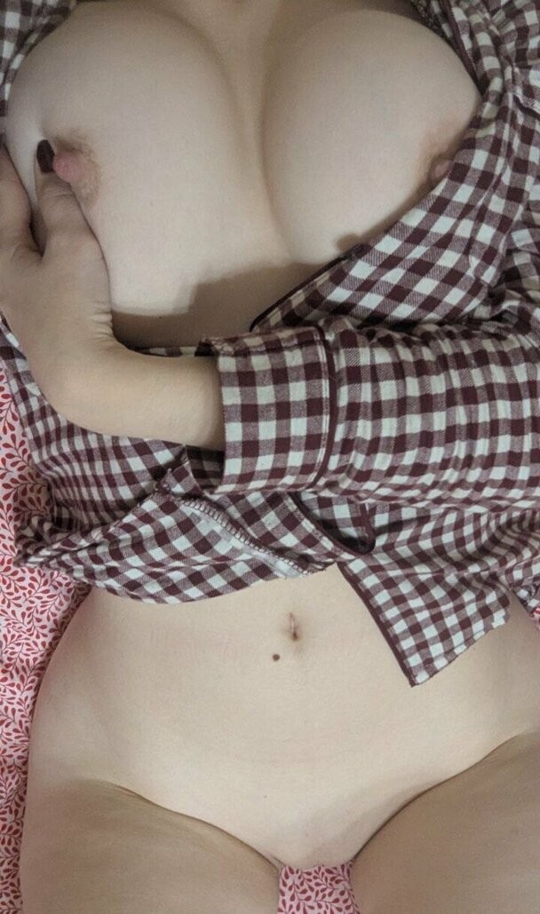 Timisoara Toata Tara - Escorta Sexy - Numele meu este Camy si vreau sa fii iubitul meu secret.  Promit sa te cuceresc, sa te fac sa ma doresti, sa ma visezi , sa simti parfumul pielii mele , gustul buzelor mele.  O sa fiu obsesia ta, dorinta ta cea mai mare , nu vei putea trai fara mine, cel putin un an.  Te vei simti asa cum ma simt eu acum… Suna-ma la 0906 800 855  sau imi poti trimite SMS cu textul CAMY la 1533 si te voi contacta eu.  Exclusiv adultilor! (1, 5 eur/sms si 1, 9 eur/min fara tva)