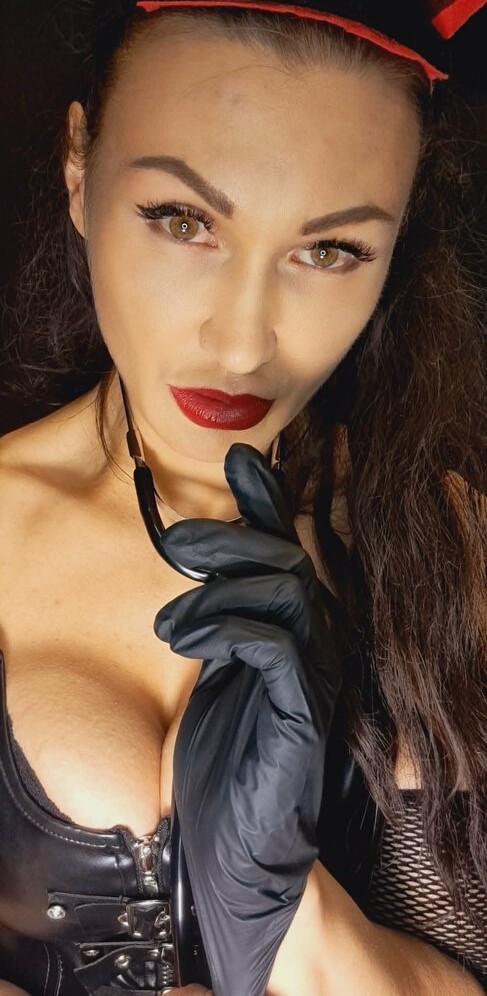 Bucuresti - Escorta Sexy - Vino, sa iti pupi sefa in fund si sa executi comenzile pe care ti le dau, subordonatule, eu sunt sefa si stapana ta, tu executi si asculti, tot ce-ti dau ai sa inghiti, la tortura sa-mi rezisti! Stapana Diana, arta din bdsm fac, accept in subordine sclavi incepatori, avansati sau doar curiosi.  Raspund la SMS pe nr 1580 (1, 5 eur/sms), trimite textul LADY DIANA sau telefonic la nr 0906-800-.  888 (1, 9 eur/min), doar daca esti adult.  Tarif fara tva; te astept sa ma folosesc de tine si de corpul tau!