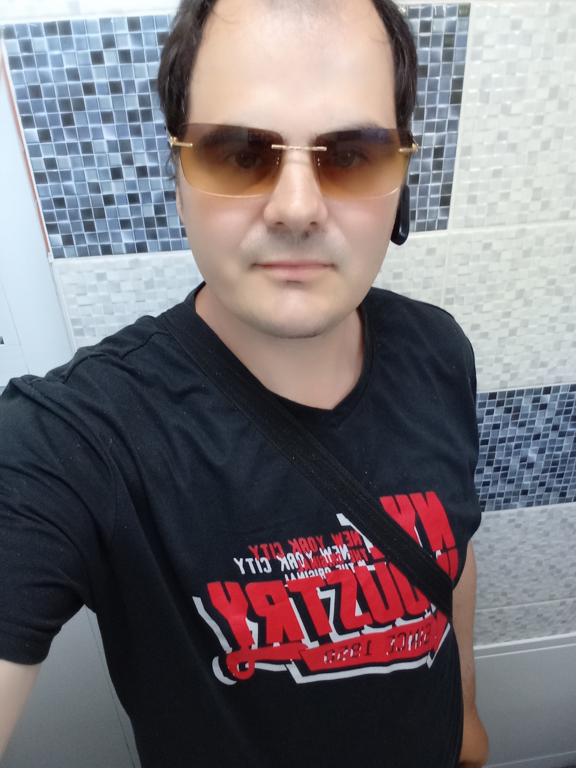 Galați - Escorta Sexy - Eu sunt Marian din Tudor Vladimirescu jude?ul Gala?i cine vrea s? o facem cu adev?rat ?i s? îmi fac? toate pl?cerile eu sunt doar activ sunt în c?utarea unui pasiv a?tept mesaje pe WhatsApp sau la telefon