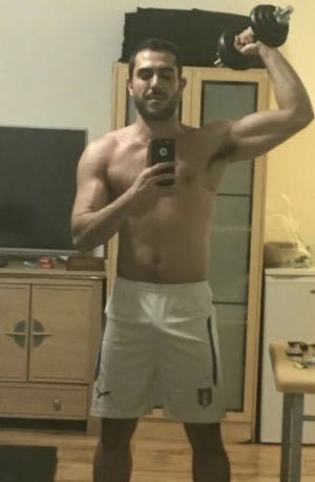 Bucuresti - Escorta Sexy - Salut sunt Nicolae aici sa te satisfac cu videoclipurile mele si pe camera masturbare se?x cu prieteni tu te uiti la noi ne spui fetisurile tale si le punem in practica am locatie in zona afisata ma si deplasez daca este nevoie prefer de regula sa folosim condom daca esti interesat de anuntul meu scrie mi pe whatssapp la numarul afisat sunt online de regula mai mult pe whatsapp Inainte sa suni scrie mi te rog