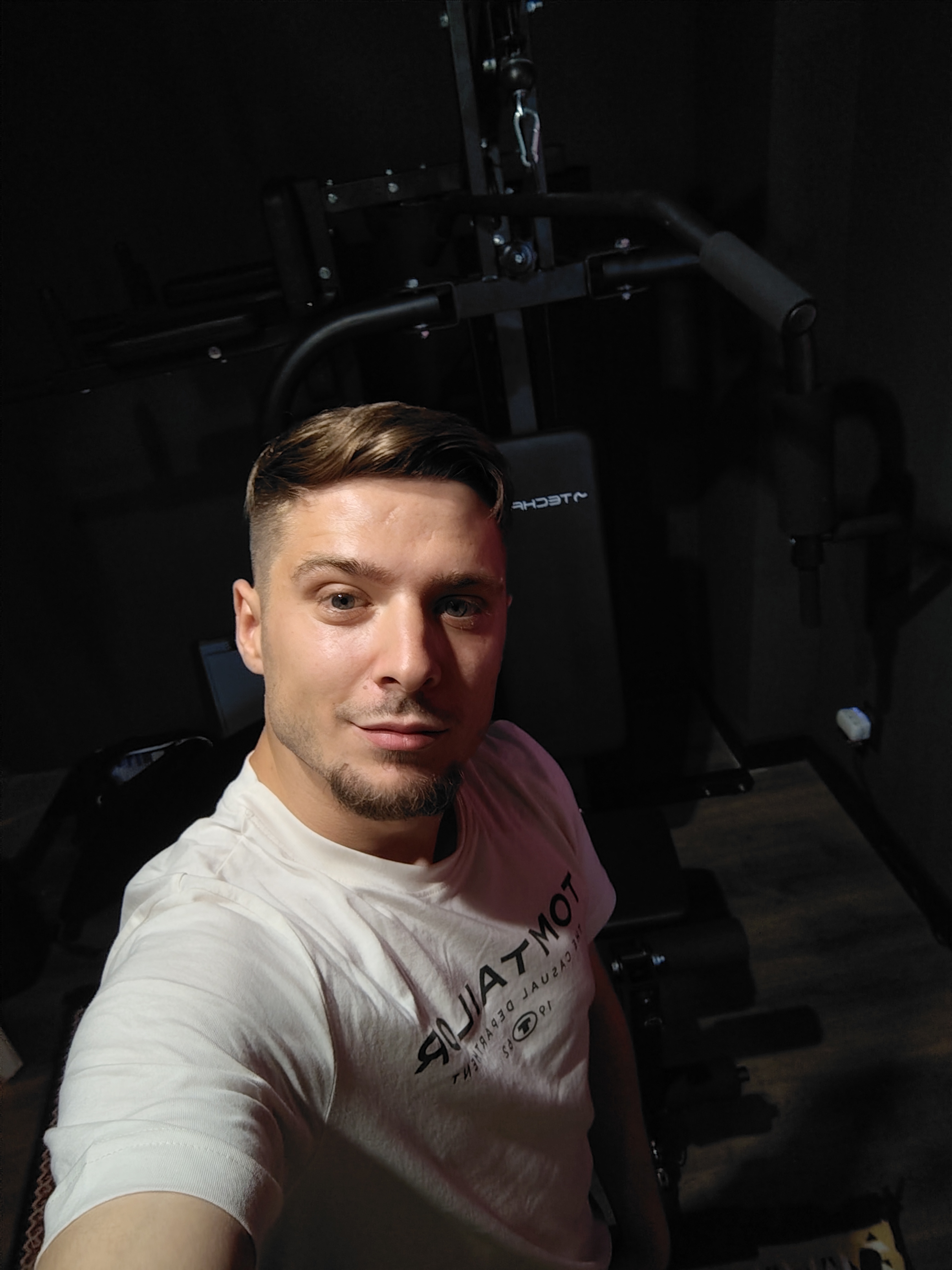 Escorte Sexy - Bucuresti - Escorta senzuala iti pot oferi companie, masaj de relaxare, intr-o ambianta placuta, clipe linistite la domiciliul meu sau al tau.  Astept domni seriosi si manierati.  Detalii la telefon