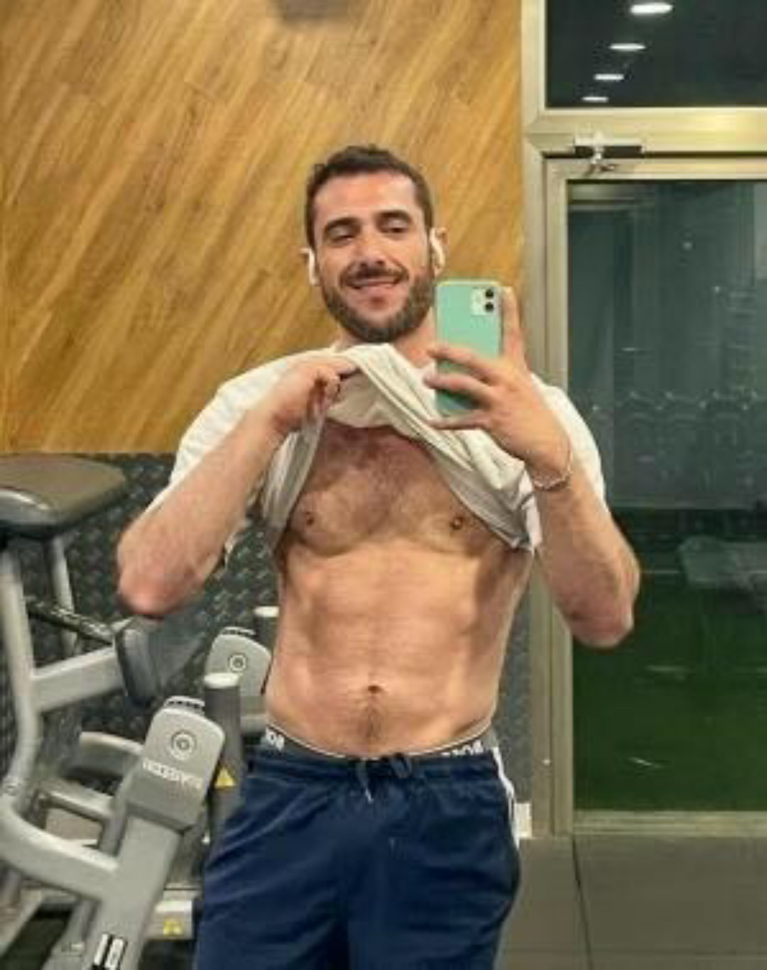 Bucuresti - Escorta Sexy - Salutare Pentru distractie contacteaza-ma Sunt Nicolae un barbat matur Evident cum observi' Inalt sportiv dotat carismatic pozitiv Imi place sex-ul contra cost Ma satisface sa primesc dupa ce am oferit Pasiunea mea este arta descoperirea omului muzica Vrei sa fi' omul care sta cu mine in pat ? Scrie mi mesajul tau si iti voi raspunde cand pot Videoclipuri clare cu s.  ex muie dom.  inare etc contra cost S.  ex pe camera contra cost S.  ex la tine sau la mine