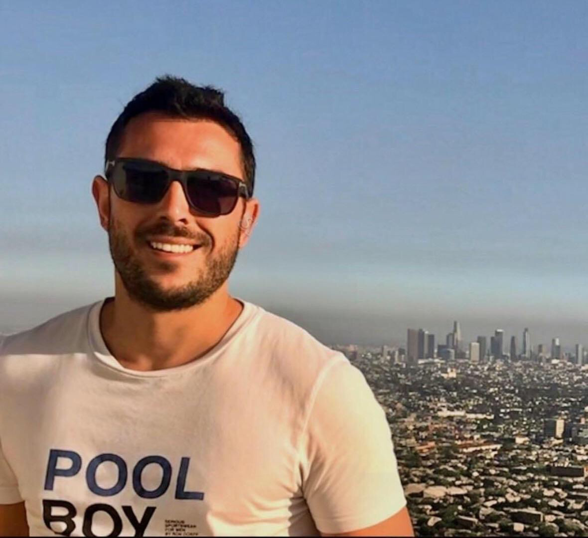Bucuresti - Escorta Sexy - Salutare Pentru distractie contacteaza-ma Sunt Nicolae un barbat matur Evident cum observi' Inalt sportiv dotat carismatic pozitiv Imi place sex-ul contra cost Ma satisface sa primesc dupa ce am oferit Pasiunea mea este arta descoperirea omului muzica Vrei sa fi' omul care sta cu mine in pat ? Scrie mi mesajul tau si iti voi raspunde cand pot Videoclipuri clare cu s.  ex muie dom.  inare etc contra cost S.  ex pe camera contra cost S.  ex la tine sau la mine