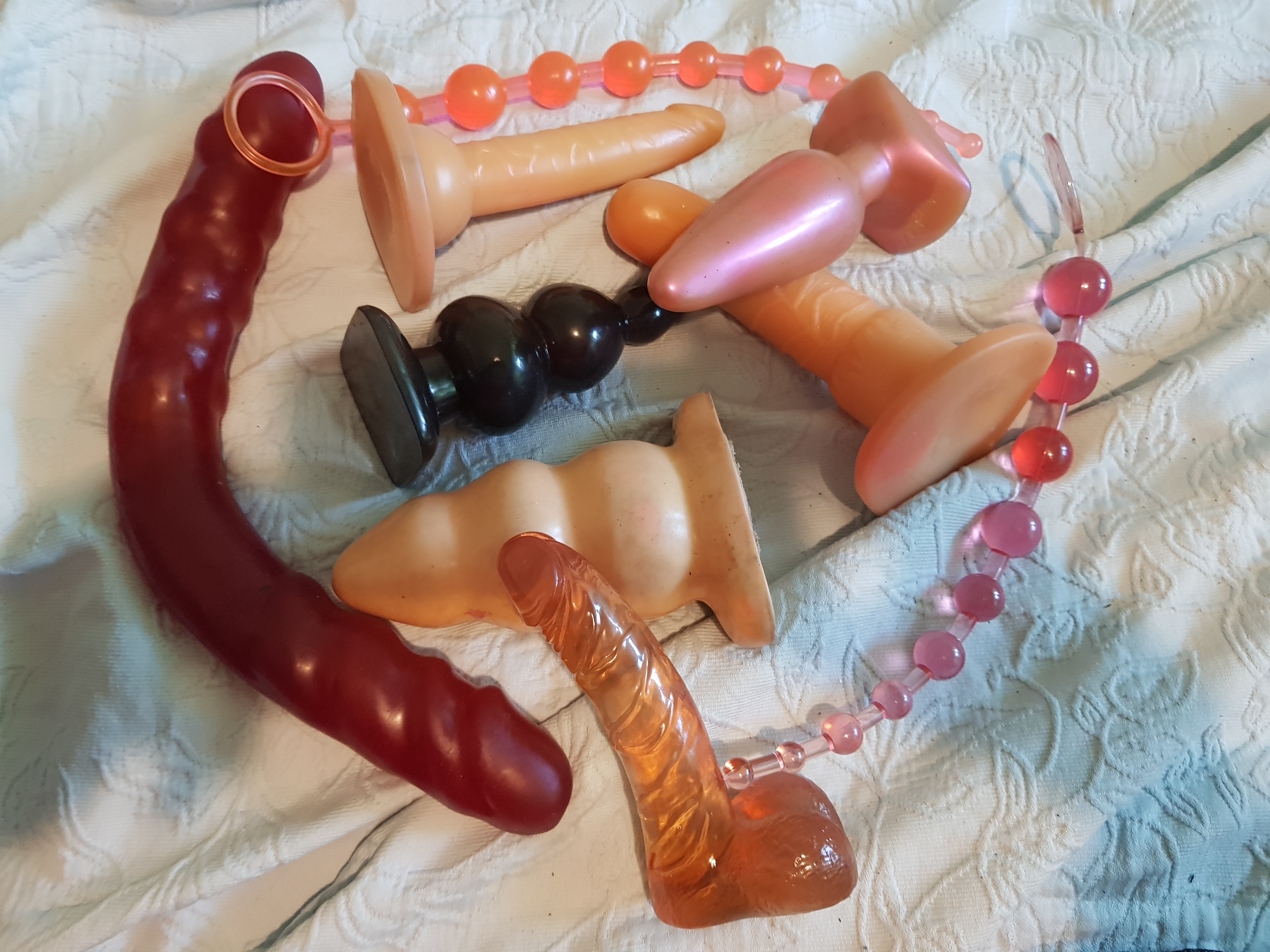 Bucuresti - Escorta Sexy - Strapon training/ pegging/ gagging /cuckolding Ineaca-te cu straponul meu! In interiorul tau esti o tarfa care tanjeste si saliveaza dupa scule mari.  Iti place ca scula mea groasa, de silicon sa preia controlul asupra ta.  Iti place sa ti-o indes in fund si sa te muiesc intr-un mod autoritar si pervers.  Voi face din tine zdreanta mea luata in toate pozitiile si manjita pe fata de sperma!  Te voi umili si iti voi vorbi murdar in fata amantului meu si te voi obliga sa ii mananci sperma! Ma voi pisa pe tine in timp ce i-o voi suge amantului meu.  Te voi palmui, masturba si scuipa si te voi pune sa imi lingi sfarcurile in timp ce el mi-o trage pe la spate! Sunt stapana Sanziana si iti ofer sesiuni incendiare cu cele mai nonconformiste si perverse fantezii face to face sau la telefon.  Suna-ma din timp!