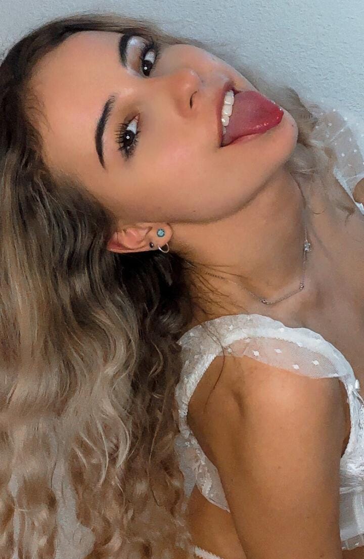 Escorte Sexy - Deziree.net - Nu am nevoie de prezentare, trimite mesaj sau suna direct la numarul 1523 si descopera singur placerea pura! 