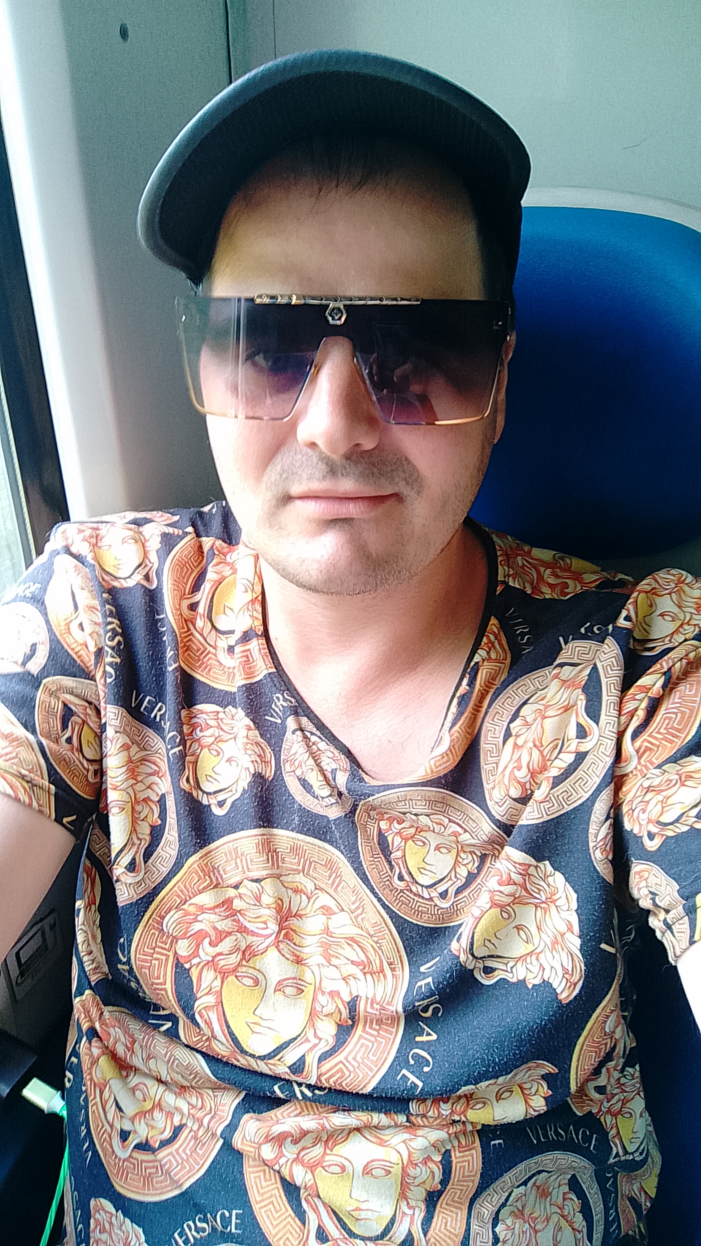 Galați - Escorta Sexy - Eu sunt Marian din Tudor Vladimirescu jude?ul Gala?i nu am loc nici ma?in? eu sunt doar activ sunt în c?utarea unui pasiv care s? o sug? s? îl pun capr? s? îl fut cine are drum spre Gala?i ?i vrea s? o facem a?tept mesaje pe WhatsApp sau la telefon