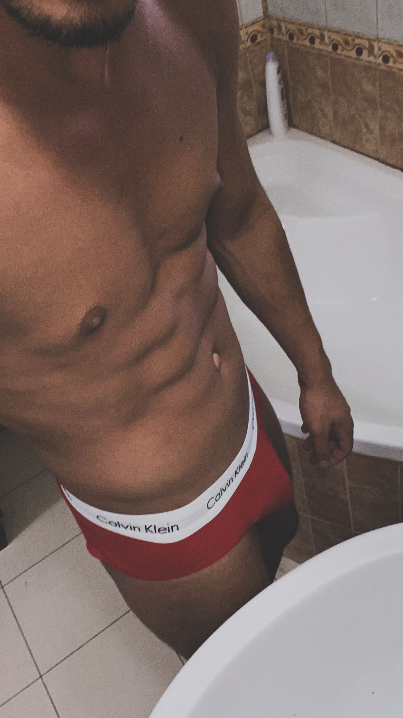 Escorte Sexy - Bucuresti - Escorta senzuala iti pot oferi companie, masaj de relaxare, intr-o ambianta placuta, clipe linistite la domiciliul meu sau al tau.  Astept domni seriosi si manierati.  Detalii la telefon