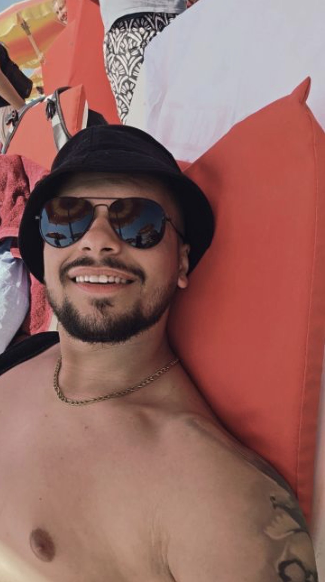 Escorte Sexy - Bucuresti - Escorta senzual de 23 ani pasiv, iti pot oferi companie, masaj de relaxare, intr-o ambianta placuta, clipe linistite la domiciliu tau.  Astept domni seriosi si manierati.  Detalii la telefon