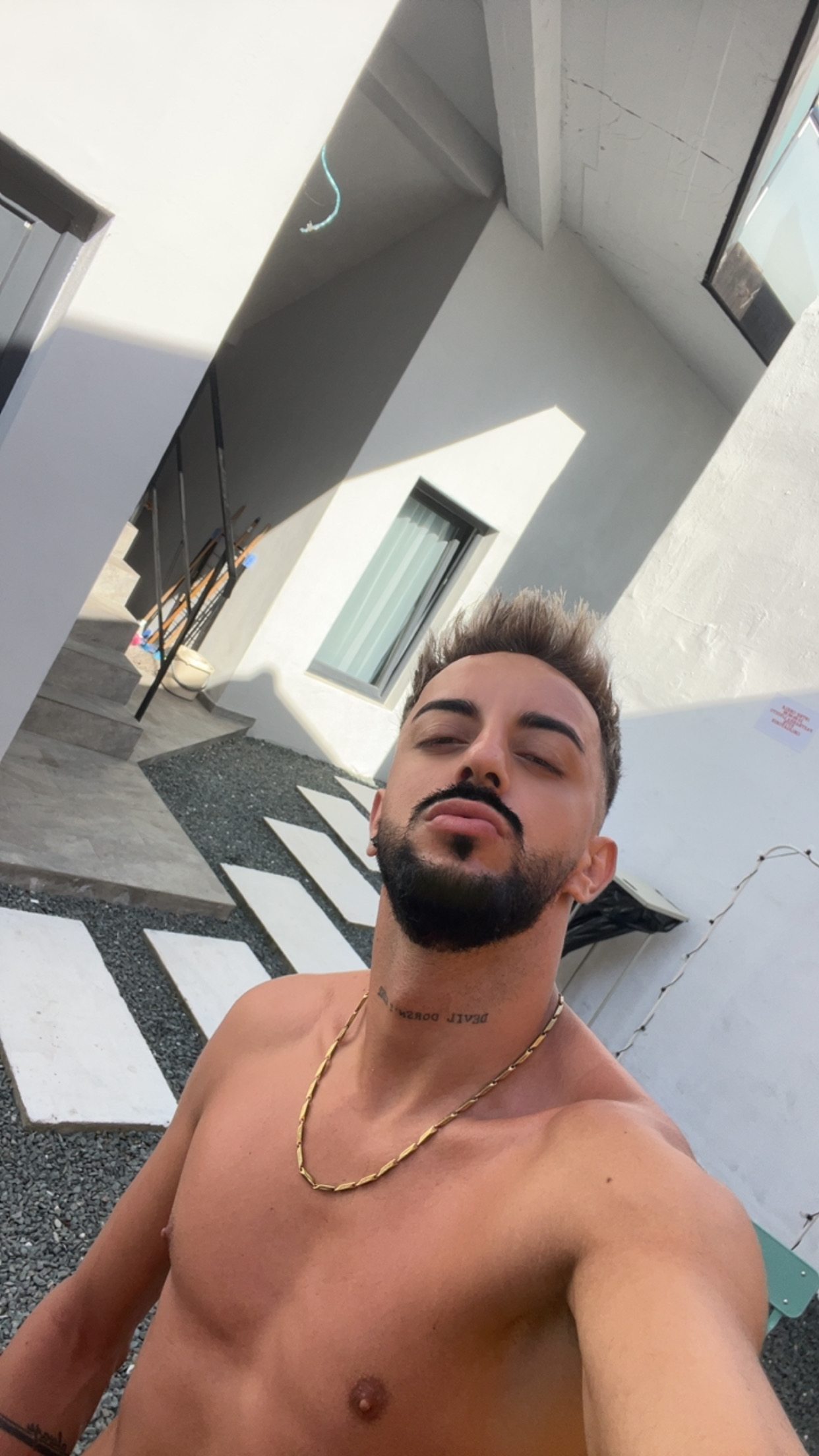 Escorte Sexy - Bucuresti - Barbat ACTIV usor versatil cu experienta in domeniu ofer clipe de tandrete ca parte activa si verstil domnilor dornici ce experiente noi cu un barbat cu experienta ce-ti poate pune la dispozitie clipe unice pentru domnii serio?i ?i genero?i!
Cer ?i ofer discre?ie maxim? r?spund doar pe Whatsapp !!!