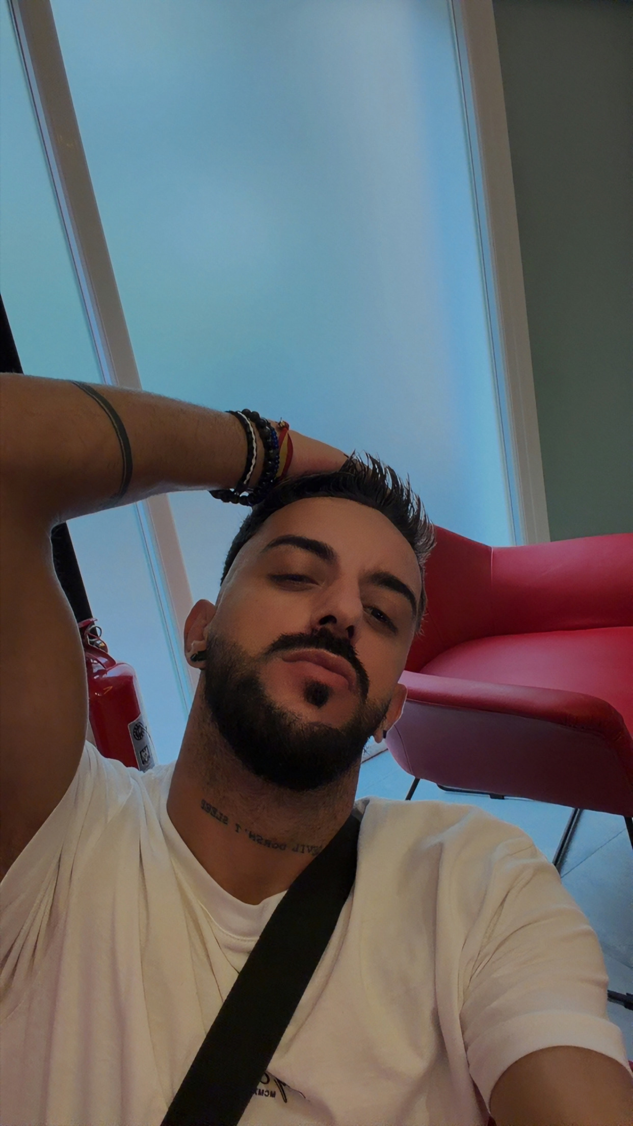 Escorte Sexy - Bucuresti - Barbat ACTIV usor versatil cu experienta in domeniu ofer clipe de tandrete ca parte activa si verstil domnilor dornici ce experiente noi cu un barbat cu experienta ce-ti poate pune la dispozitie clipe unice de relaxare!