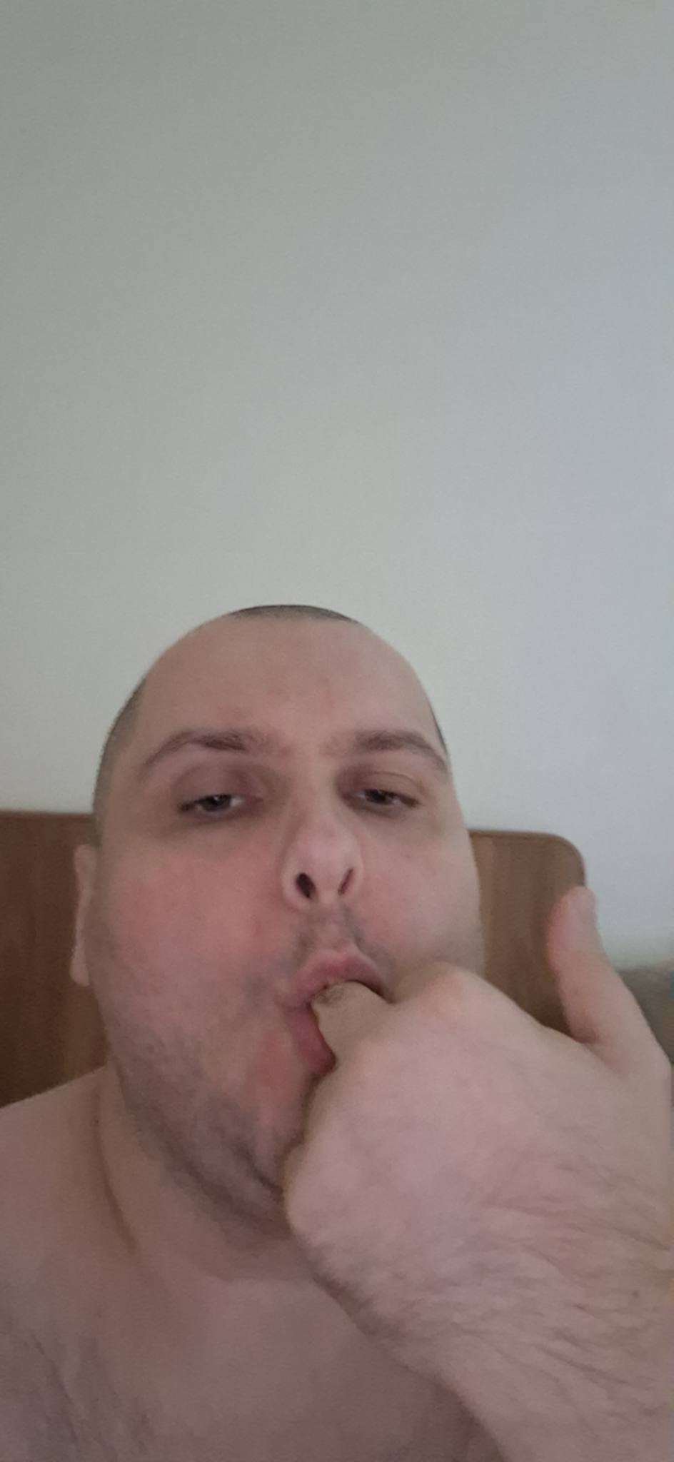 Slatina - Escorta Sexy - SUNT Gabriel Dobruneanul din Slatina, sunt doar GAY PASIV, sunt inalt si gras, caut gay activ va intereseaza