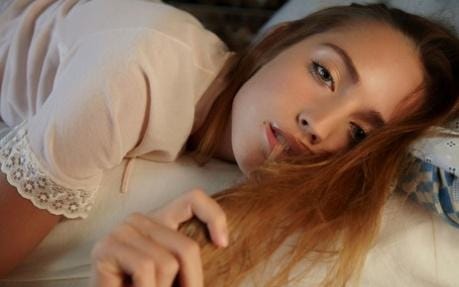 Escorte Sexy - Deziree.net - Bună! Sunt Daniela.  Dacă îți dorești să cunoști o femeie seducătoare, rafinată și plină de surprize, te invit să mă descoperi.  Îmi place să transform fiecare conversație într-un moment special, în care farmecul, misterul și buna dispoziție se îmbină perfect.  
Sunt feminină, atentă și ador să stârnesc imaginația.  Uneori, un simplu apel este suficient pentru a schimba complet atmosfera unei zile obișnuite.  Dacă ești curios și îți plac provocările, cred că ne vom înțelege de minune.  
Sună-mă la numărul afișat sau trimite-mi un mesaj la numărul scurt 1523 menționând numele meu.  Te aștept să ne cunoaștem! ????