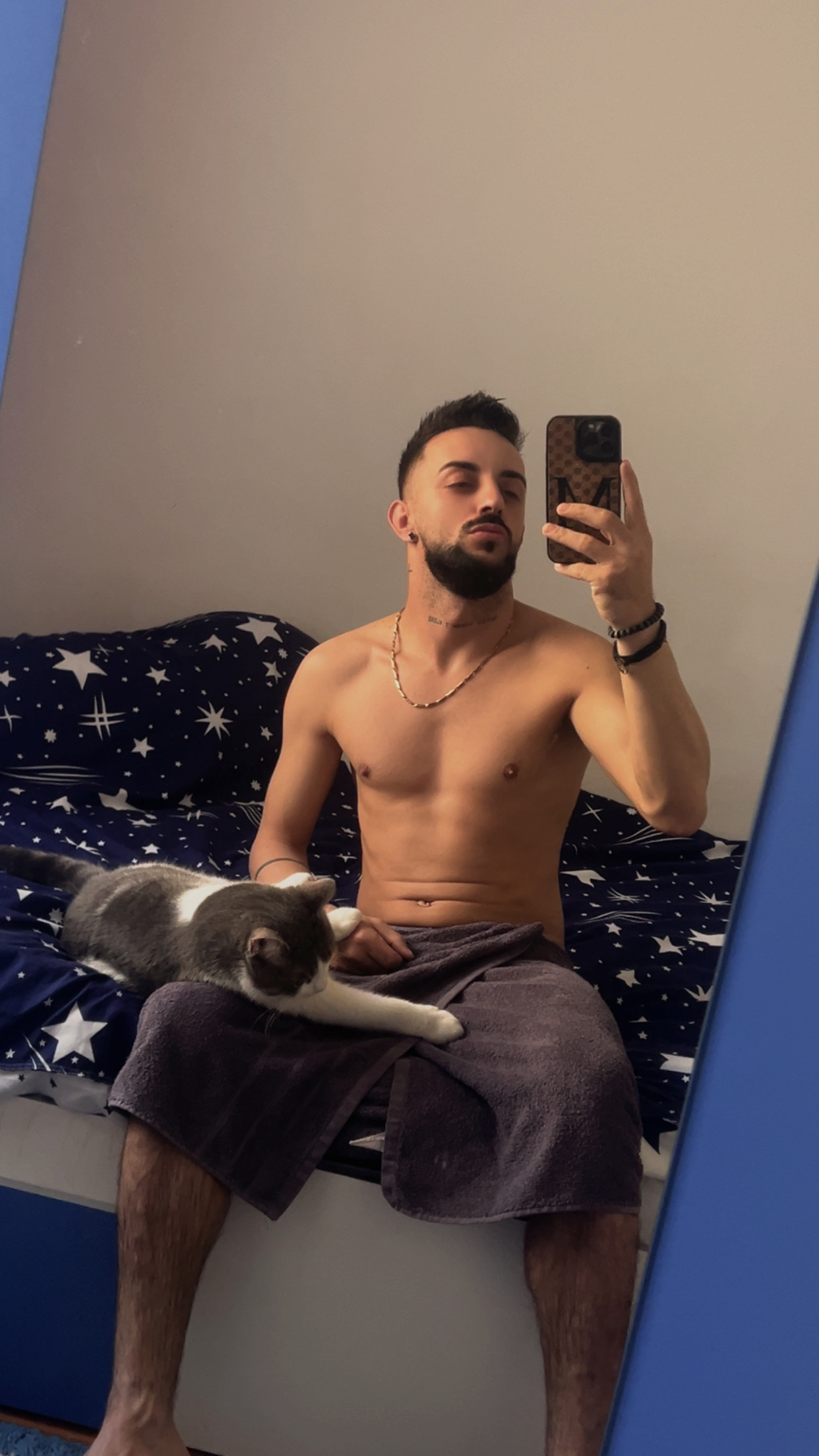 Escorta Buna / Escorta de lux / Top Escorte  - Barbat ACTIV usor versatil cu experienta in domeniu ofer clipe de tandrete ca parte activa si verstil domnilor dornici pentru experiente noi cu un barbat cu experienta ce-ti poate pune la dispozitie clipe unice relax.  - Telefon: 0746448134