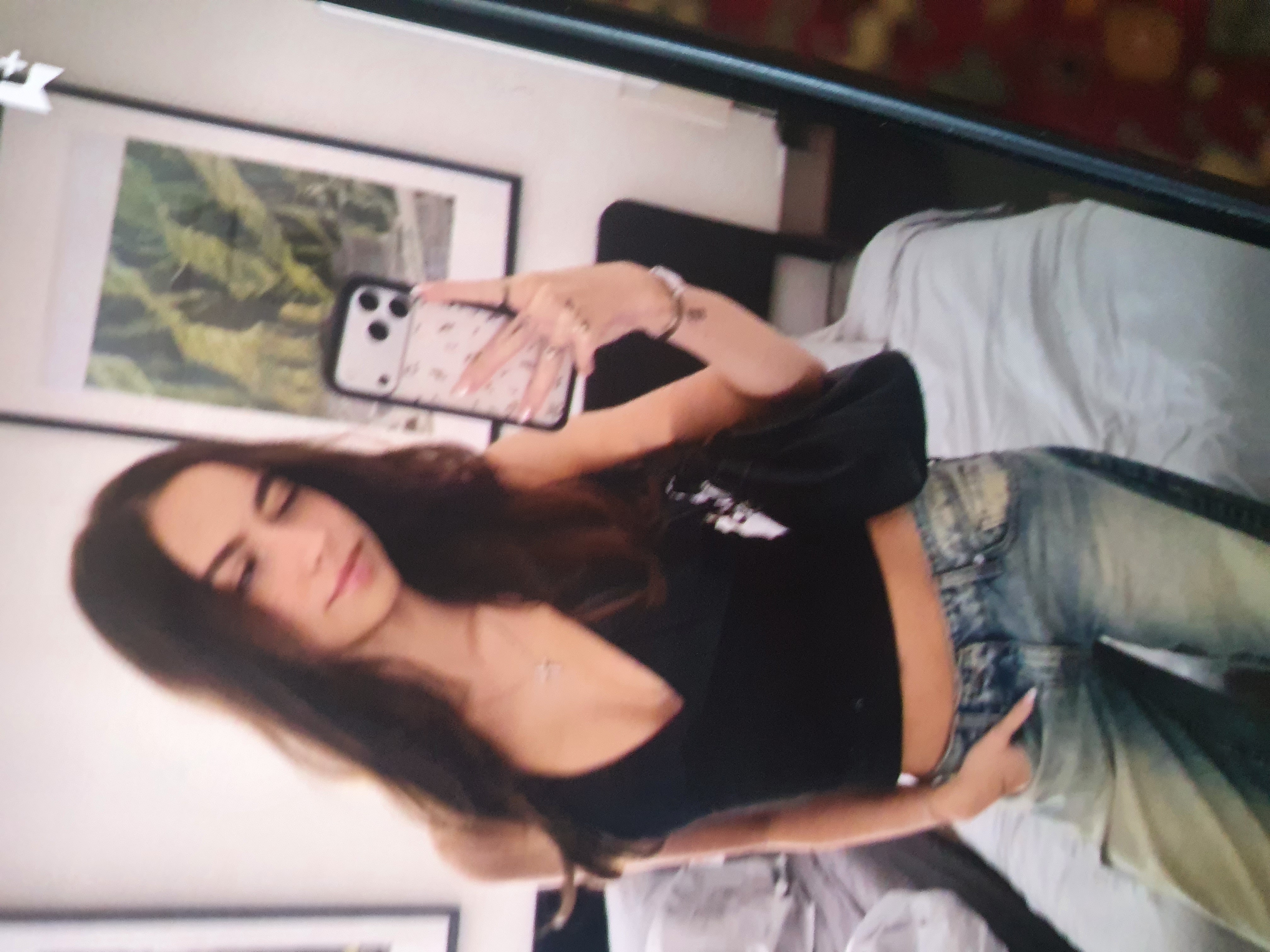 Escorte Sexy - Davidesti - Roscata discreta atenta la cerintele tale, ofer domnilor manierati companie si masaj terapeutic la domiciliul meu.  Ofer si cer seriozitate maxima, igiena garantata.  Detalii suplimentare la telefon. 