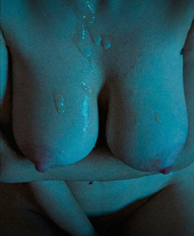 Bucuresti Toata Tara - Escorta Sexy - Vino, dezbraca-ma, saruta-ma si pe urma vom petrece clipe erotice de neuitat pana la extaz Ma gasesti la 0906.  800 857 sau prin SMS la numarul scurt 1533 cu textul SEX IN DORMITOR si incepem aventura noastra, dk ai peste 18 ani.  (1, 5 eur/sms si 1, 9 eur/min fara tva)