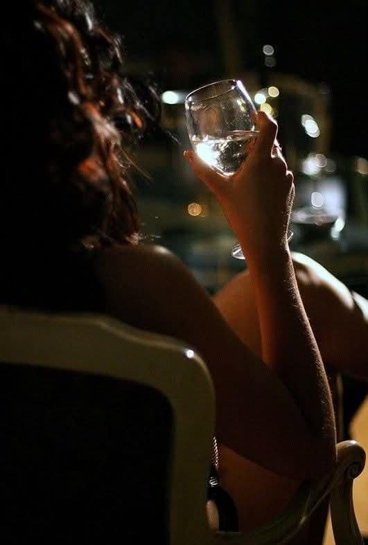 Escorte Sexy - Toata Tara - NU sunt aici sa pierd timpul.  .  .  sunt aici sa ti-l fac memorabil. 