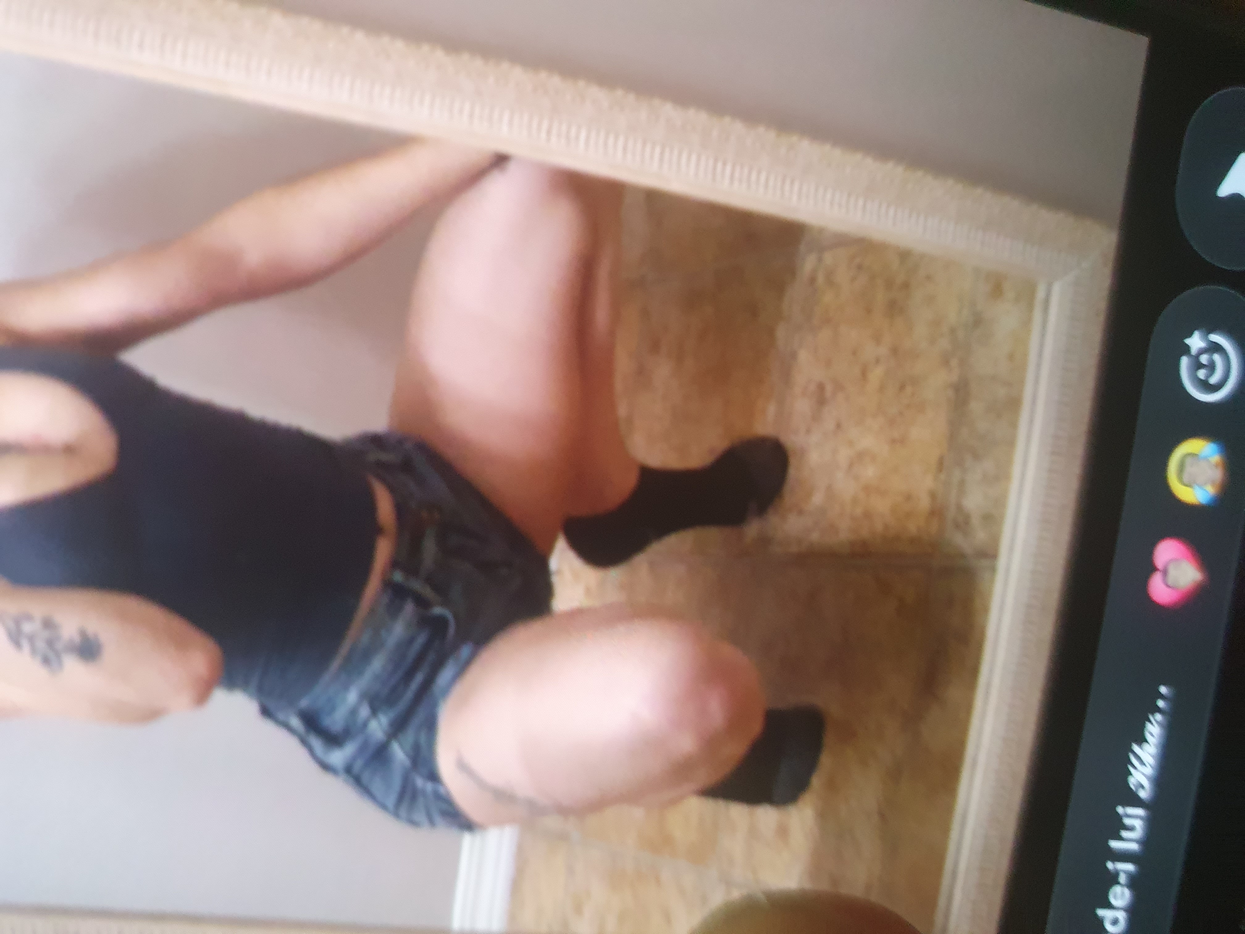 Escorte Sexy - Ku - Roscata discreta atenta la cerintele tale, ofer domnilor manierati companie si masaj terapeutic la domiciliul meu.  Ofer si cer seriozitate maxima, igiena garantata.  Detalii suplimentare la telefon. 