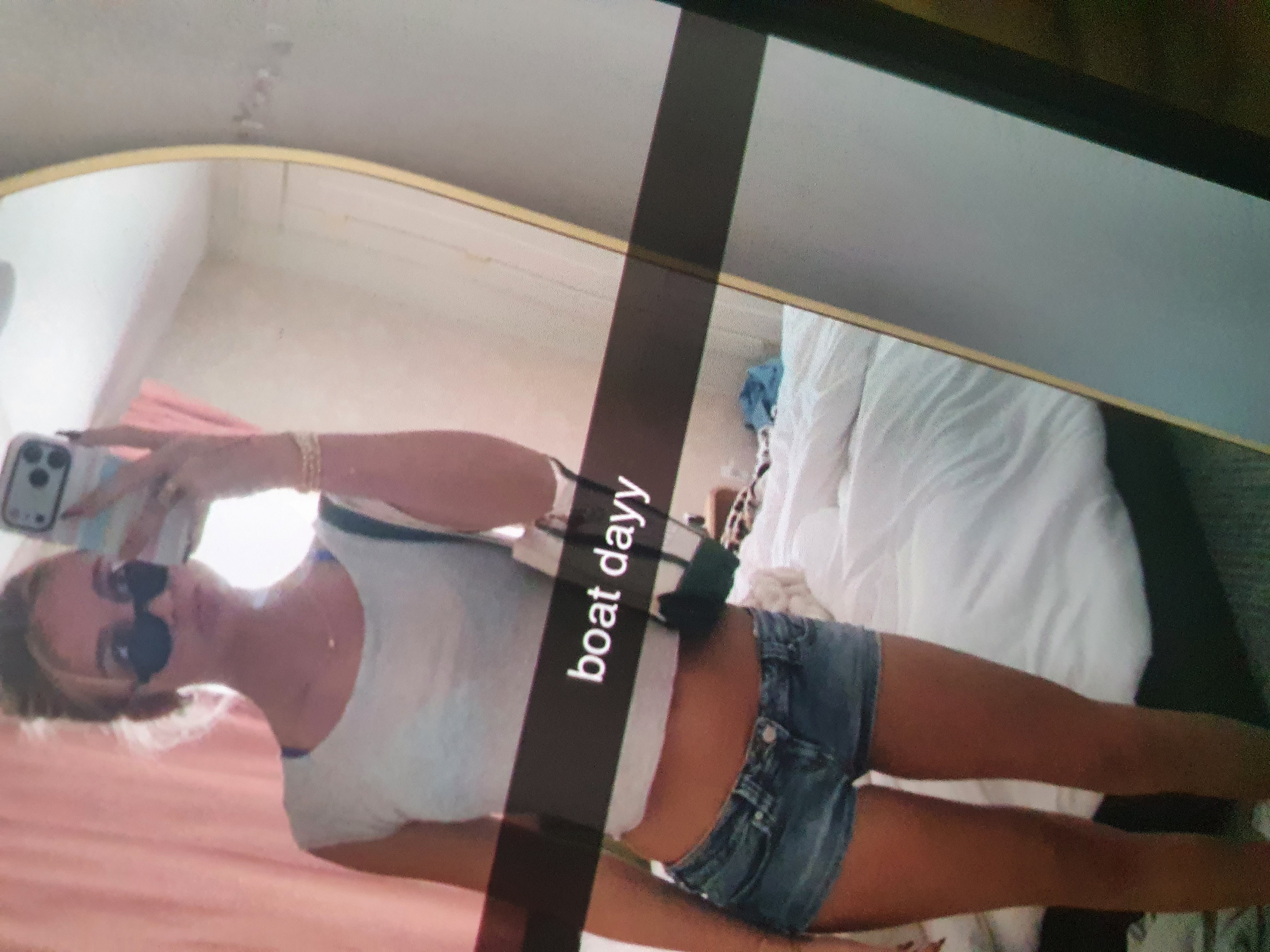 Escorte Sexy - Ku - Roscata discreta atenta la cerintele tale, ofer domnilor manierati companie si masaj terapeutic la domiciliul meu.  Ofer si cer seriozitate maxima, igiena garantata.  Detalii suplimentare la telefon. 