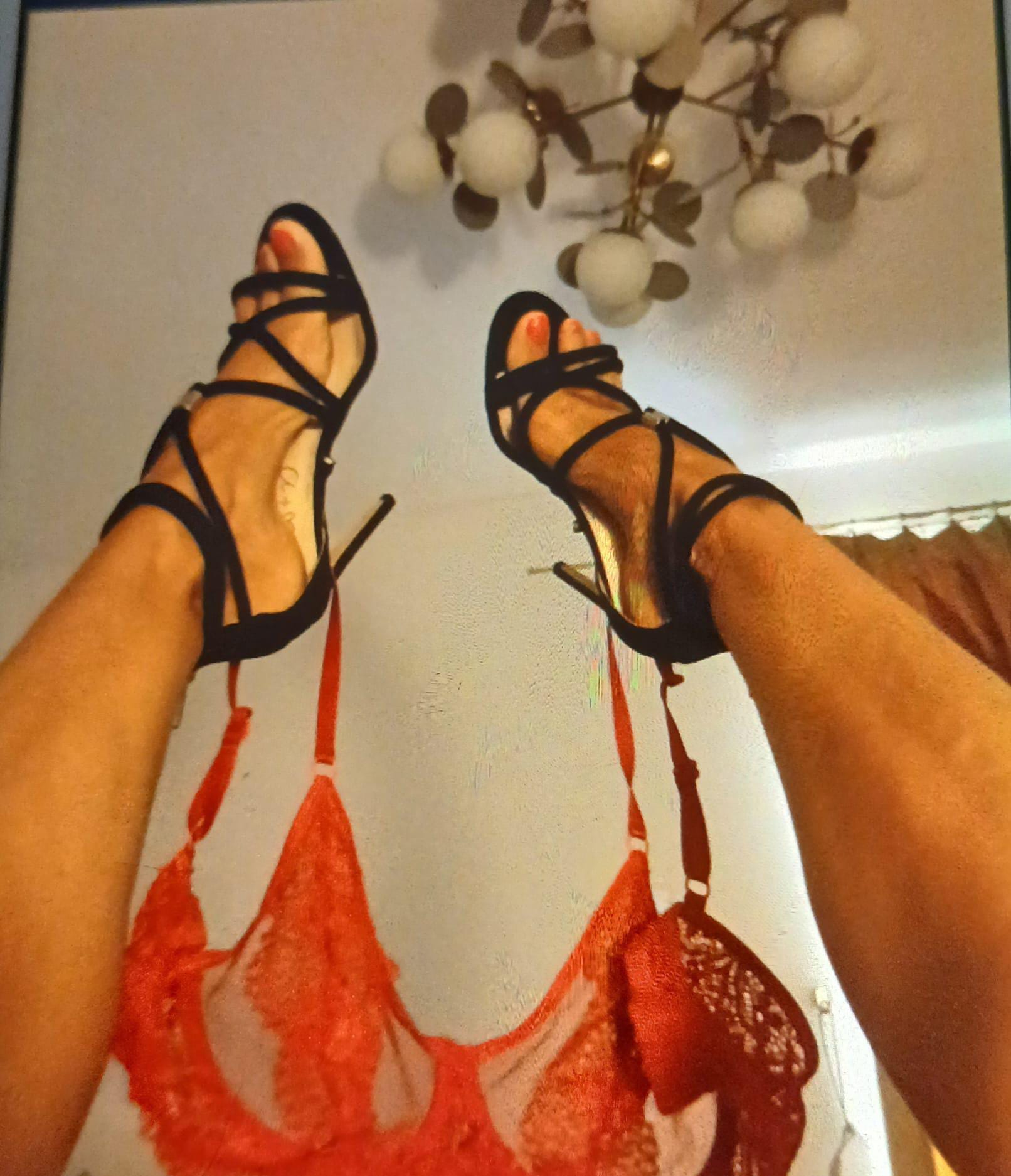 Escorte Sexy - Toate Orasele - HAI SA NE JUCAM!!! E sambata dimineata.   CE AI PUTEA SA ITI DORESTI MAI MULT???