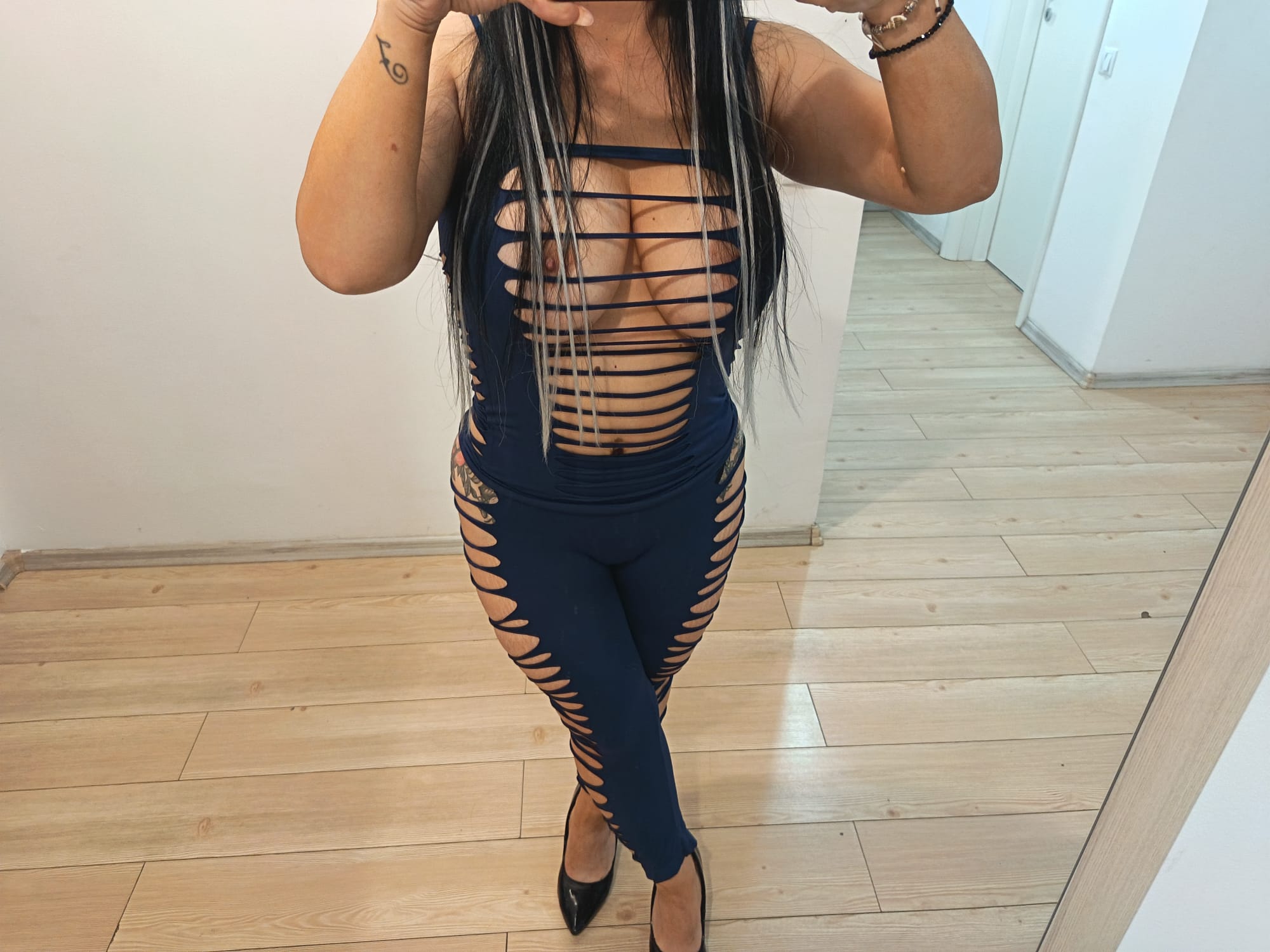 Escorta Sex - ❤️???? Bună, sunt Roxy! ????❤️
Am 38 de ani, sunt minionă, am 1, 55 m și 64 kg, cu forme feminine și silicoane.   ????
Sunt o femeie matură, senzuală și prietenoasă.  Îmi plac conversațiile frumoase, oamenii cu bun-simț și momentele petrecute într-o atmosferă relaxată.  Pentru mine, respectul și discreția contează foarte mult.   ????
✨ Dacă îți plac femeile mature și feminine, te invit să mă cunoști! - Telefon: 0731933105 