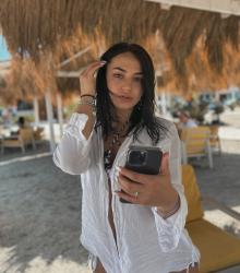 Escorte Sexy - Bucuresti - Escorta bruneta reala, draguta si cu bun simt ofer companie, masaj terapeutic si masaj corporal de intretinere.  Prosoape curate, igiena.  Pt.  detalii in plus suna-ma.  Detalii la telefon. 