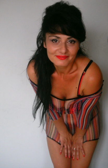 Escorta Sex - Ofer domnilor maturi o experienta erotica deosebita, mangaieri, sarutari, pasiune si erotism .  Piata Victoriei - Telefon: 0722972763 