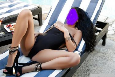 Escorte Sexy - Bucuresti - Stapana Sanziana te vrea chiar acum sub tocul ei, limbricule obedient! Vino, sa o venerezi ca pe o zeita! Vino sa cunosti placerea predarii tale mie! Vrei sa fii sclavul meu personal?  Te vei supune unor reguli stricte! Casa ta este de acum si a mea si nici o alta femeie nu are voie sa intre in ea! Masina ta sa-mi stea la dispozitie, iar tu sa fii soferul meu ori imi angajezi sofer! De azi eu iti fac programul, iti controlez existenta, mie imi dai raportul, imi ceri voie sa faci lucruri, imi stai la dispozitie la orice ora din zi si din noapte! Daca vei fi ascultator si devotat, vei fi recompensat din plin.  Daca vei face dovada ca esti cel mai bun, ceea ce imi doresc, te voi lua la petreceri bdsm.  Vei trece insa printr-o perioada de proba.  Simpla mea prezenta in viata ta este recompensa cea mai mare pentru tine, sclavule.   Esti o mamaliga, un papa-lapte care se impiedica in propria umbra si ai nevoie de indrumarea mea.  Ai in sange docilitatea, esti ca un ceas stricat care ramane mereu in urma si ai nevoie de o stapana care  sa te intoarca la timp, sa te puna in miscare.  Ai o existenta patetica, plictisitoare, este vraiste in interiorul tau si ca un gargaune bezmetic prin viata.  Eu iti insufletesc si ordonez existenta.  Cu mine traiesti senzatii unice, te simti viu si prezent cu adevarat in corpul tau.  Egoul tau dispare in fata mea.  Odata cu predarea ta mie, vei fi cufundat in placerea fiecarui moment.  Placerea mea este sa fac ce vreau eu cu tine, iar a ta sa te lasi la mana mea.  Practic de la fantezii si fetisuri usoare, pana la dure si extreme si imi place dominarea ca stil de viata. 