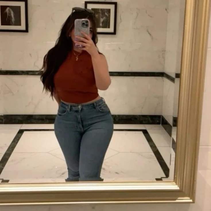 Escorta Sex - Top escorta bruneta titrata, cu experienta, o fire placuta, calma si rabdatoare ofer companie, masaj de relaxare si terapeutic in conditii de lux.  Detalii la telefon.  - Telefon: 0730549092 