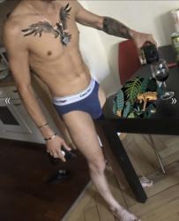 Escorte Sexy - Bucuresti - Salut, ma numesc David , 28 ani , cu locatie .  Va ofer masaj de relaxare erotic si multe alte fantezii, trebuie doar sa fi decis ce vrei! Nu raspund la numere private ! Nu trimit poze xxx! Cei ce au pofta de caterinca vor fi blocati! Mai multe detalii va astept la telefon sau whatsApp! Multumesc