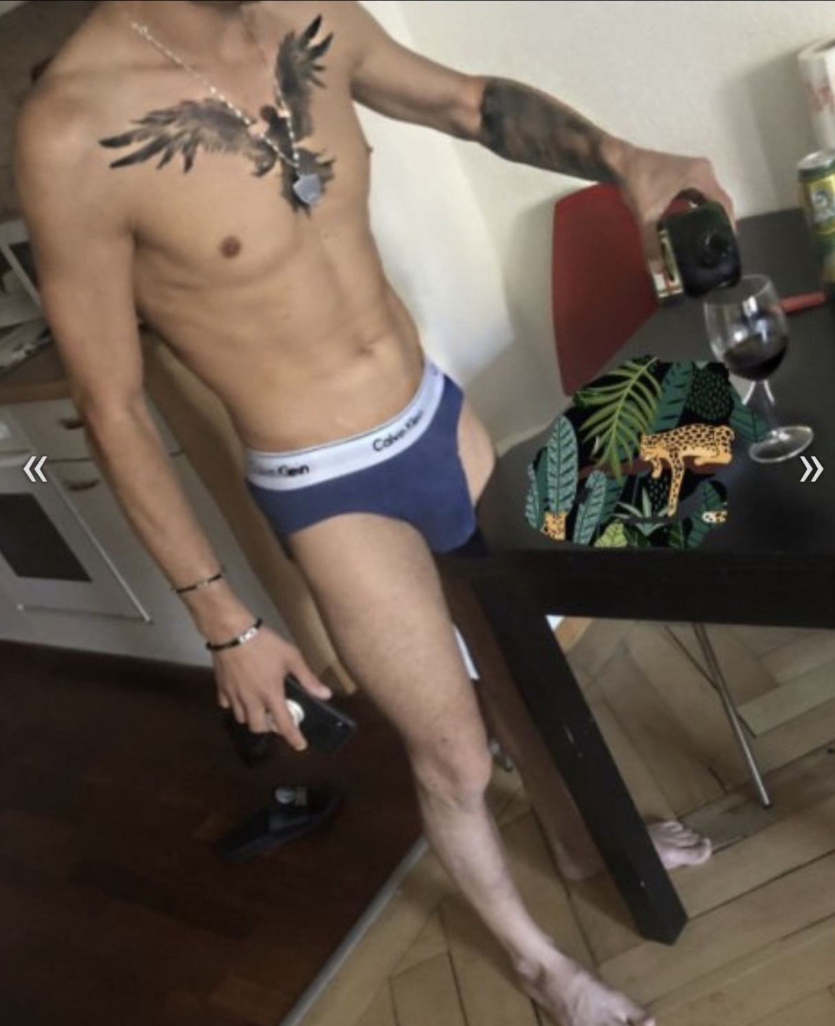 Escorta Sex - Salut, ma numesc David , 28 ani , cu locatie .  Va ofer masaj de relaxare erotic si multe alte fantezii, trebuie doar sa fi decis ce vrei! Nu raspund la numere private ! Nu trimit poze xxx! Cei ce au pofta de caterinca vor fi blocati! Mai multe detalii va astept la telefon sau whatsApp! Multumesc - Telefon: 0771215116 