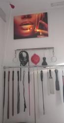 Escorte Sexy - Bucuresti - Ești în căutarea unei Stapane ? Ai nimerit exact unde trebuie ! Eu sunt Mistress Melissa si te aștept la picioarele mele umil si ascultator! Ofer sedinte de dominare sclavilor, sclavelor, submisivilor si submisivelor.  Dețin locație special amenajată pt astfel de sedinte , dotata cu diferite dispozitive și ustensile de tortura pt o ședință de neuitat.  Pozele din anunț sunt poze personale făcute în locatie .  ***NU OFER COMPANIE !*** Pt mai multe detalii îmi poți scrie un mesaj pe whatsapp. 