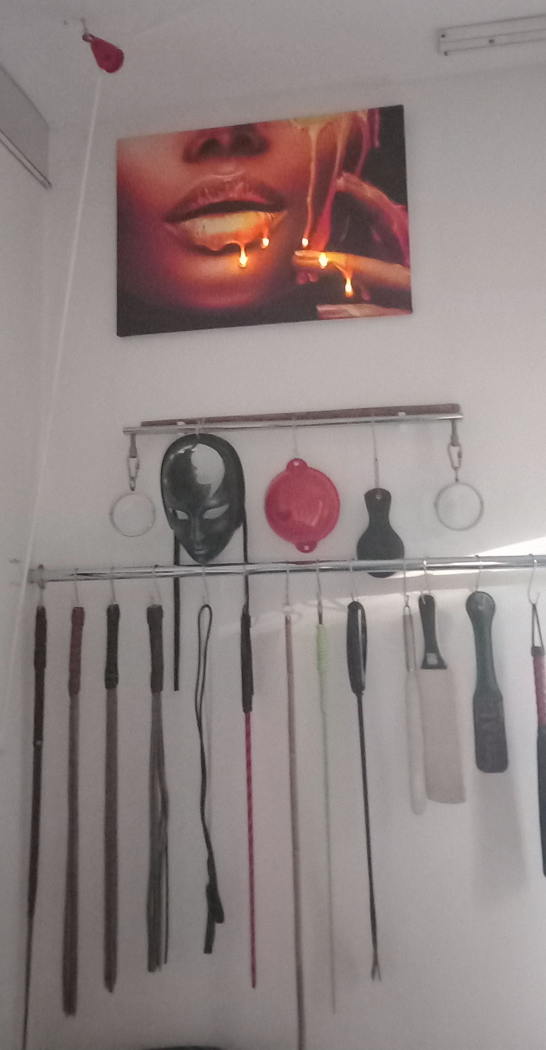 Escorta Sex - Ești în căutarea unei Stapane ? Ai nimerit exact unde trebuie ! Eu sunt Mistress Melissa si te aștept la picioarele mele umil si ascultator! Ofer sedinte de dominare sclavilor, sclavelor, submisivilor si submisivelor.  Dețin locație special amenajată pt astfel de sedinte , dotata cu diferite dispozitive și ustensile de tortura pt o ședință de neuitat.  Pozele din anunț sunt poze personale făcute în locatie .  ***NU OFER COMPANIE !*** Pt mai multe detalii îmi poți scrie un mesaj pe whatsapp.  - Telefon: 0757414599 