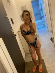 Bucuresti - Escorta Sexy - Buna, 20 ani nouã in acest domeniu dar foarte curioasã si pofticioasa! POZE 100% REALE, pe cei interesați îi pot astepta fix in ținuta din poze.  Pachetul complet de servicii pe sms sau Whatsapp, multumesc!!