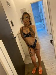 Escorte Sexy - Bucurestii - Buna, 20 ani nouã in acest domeniu dar foarte curioasã si pofticioasa! POZE 100% REALE, pe cei interesați îi pot astepta fix in ținuta din poze.  Pachetul complet de servicii in poza 3 , pe sms sau Whatsapp, multumesc!!